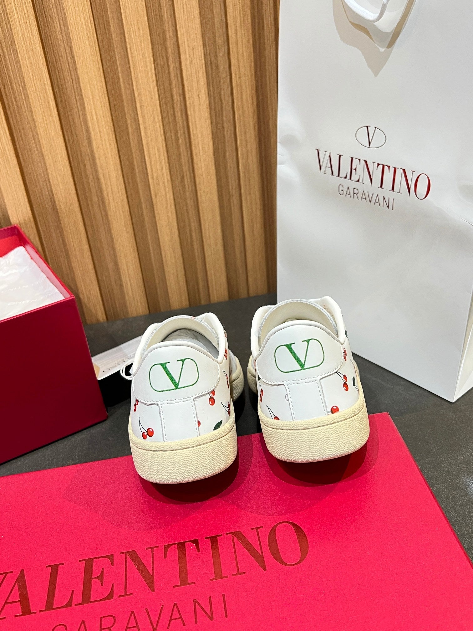 VT 25S  Casual Sneakers White Red Cowhide 563091