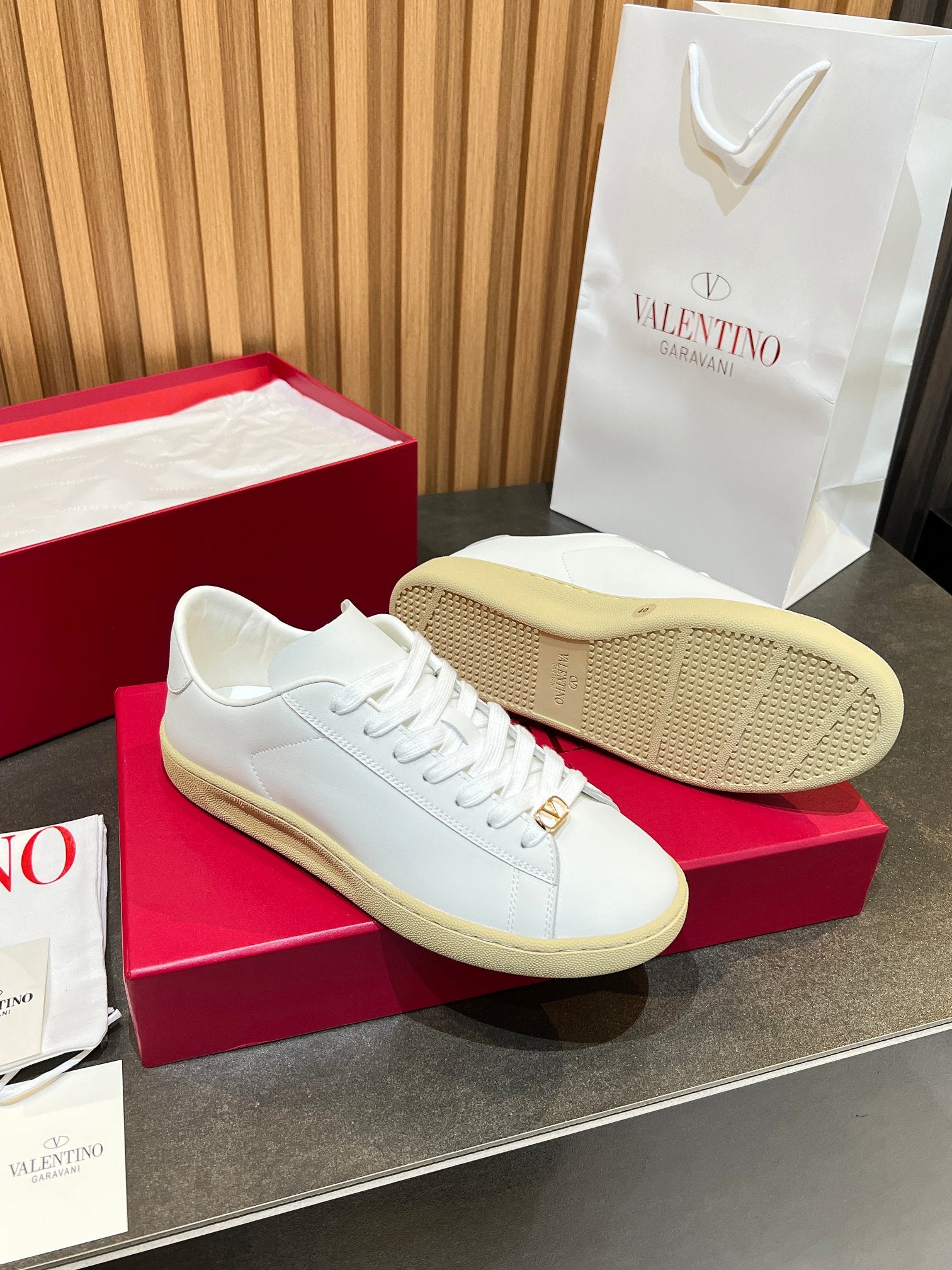 VT 25S  Casual Sneakers White Cowhide 563095