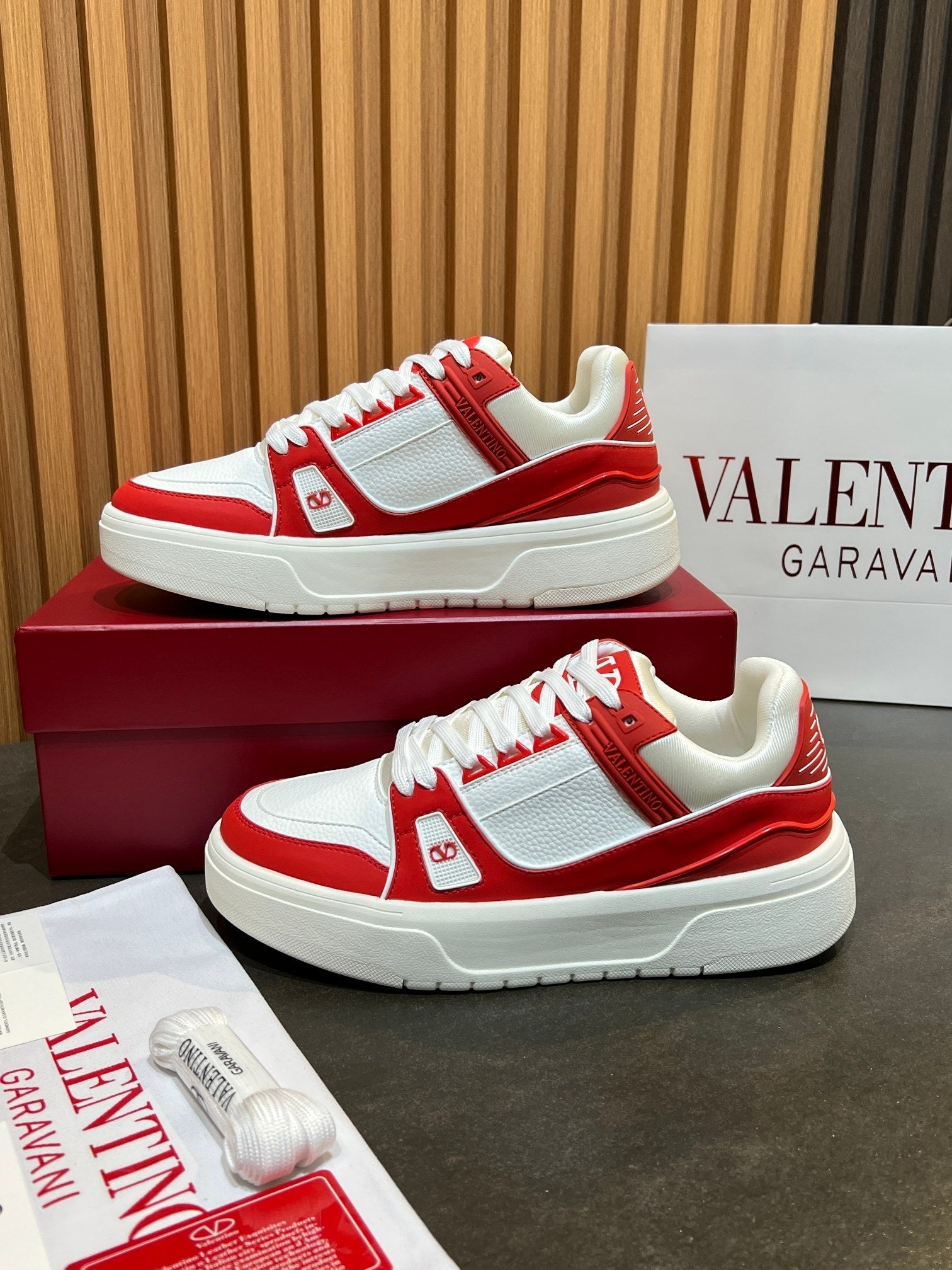 VT 25S Couple Sneakers White Red Calfskin 563110