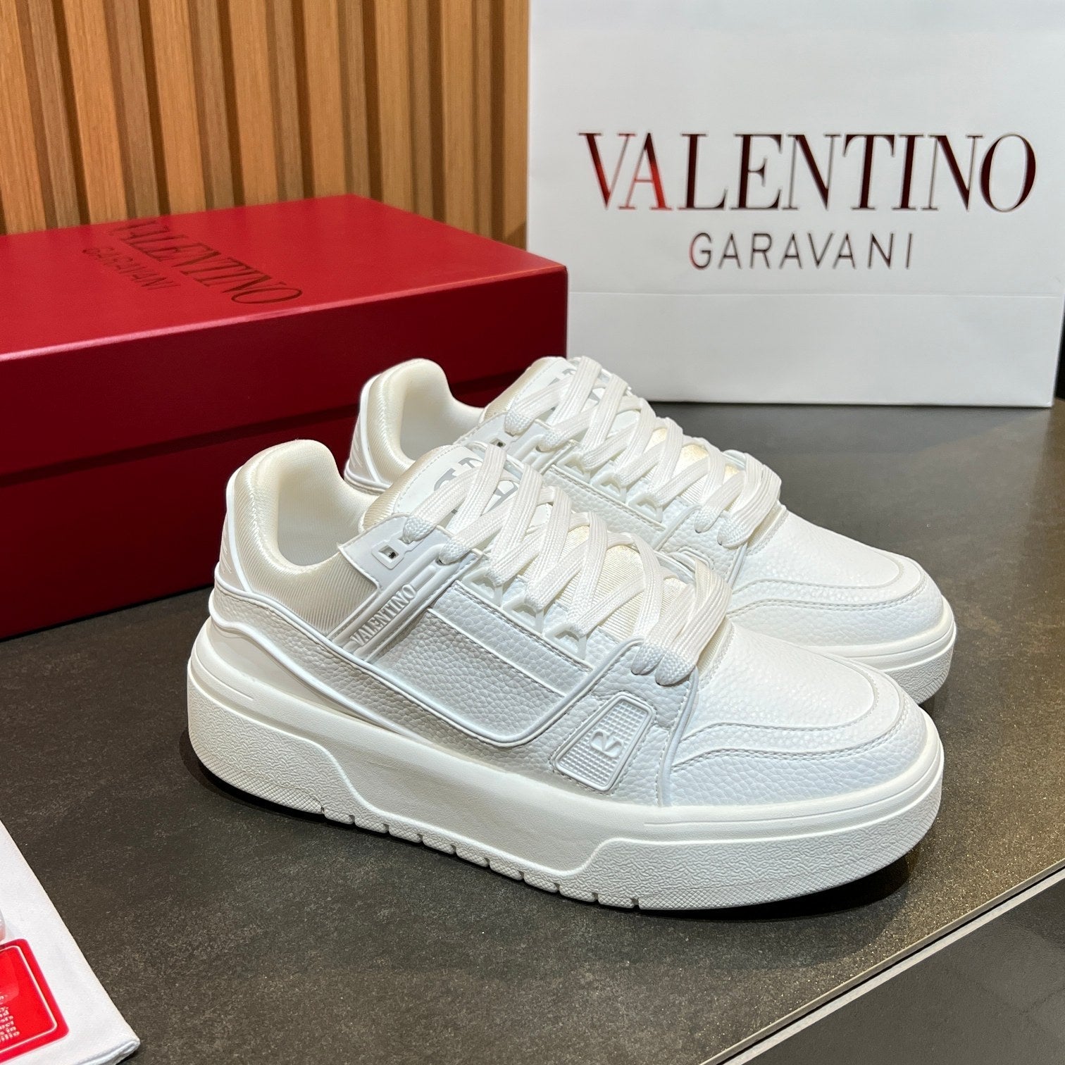 VT 25S Couple Sneakers White Calfskin 563117