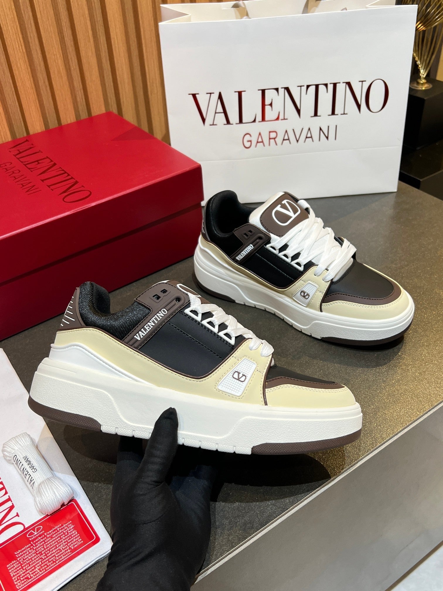 VT 25S Couple Sneakers Black Beige Calfskin 563118