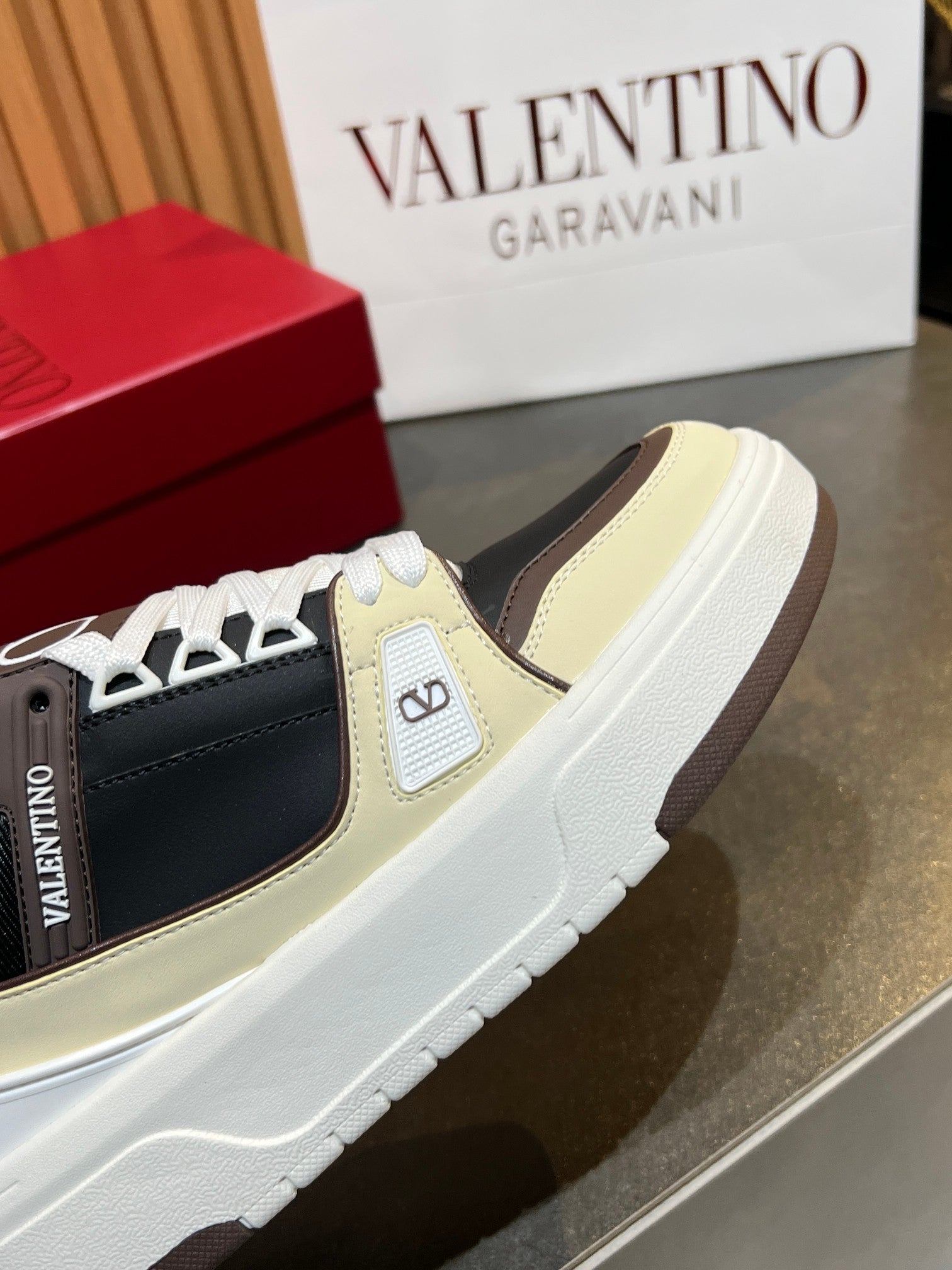 VT 25S Couple Sneakers Black Beige Calfskin 563118