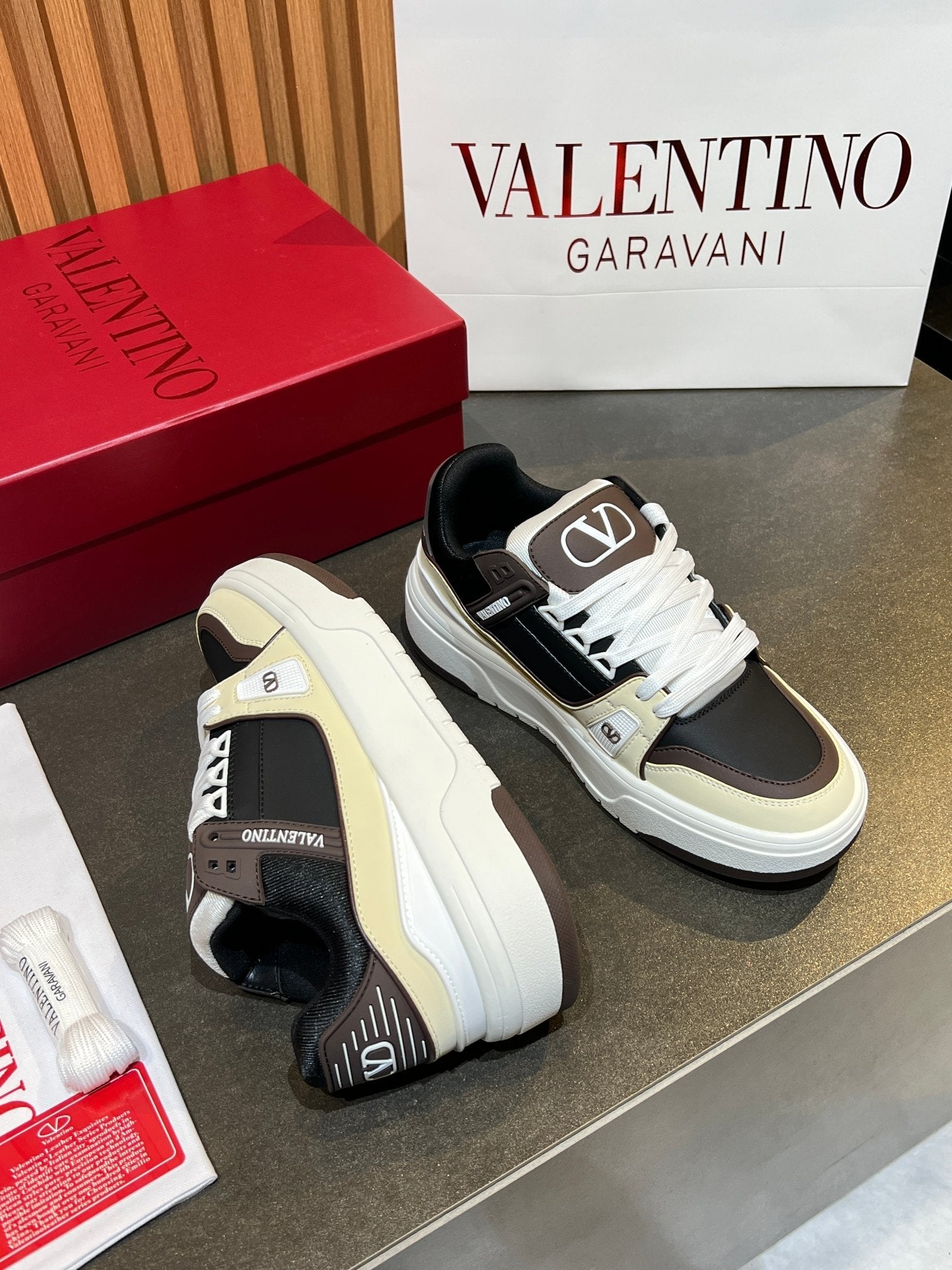 VT 25S Couple Sneakers Black Beige Calfskin 563118