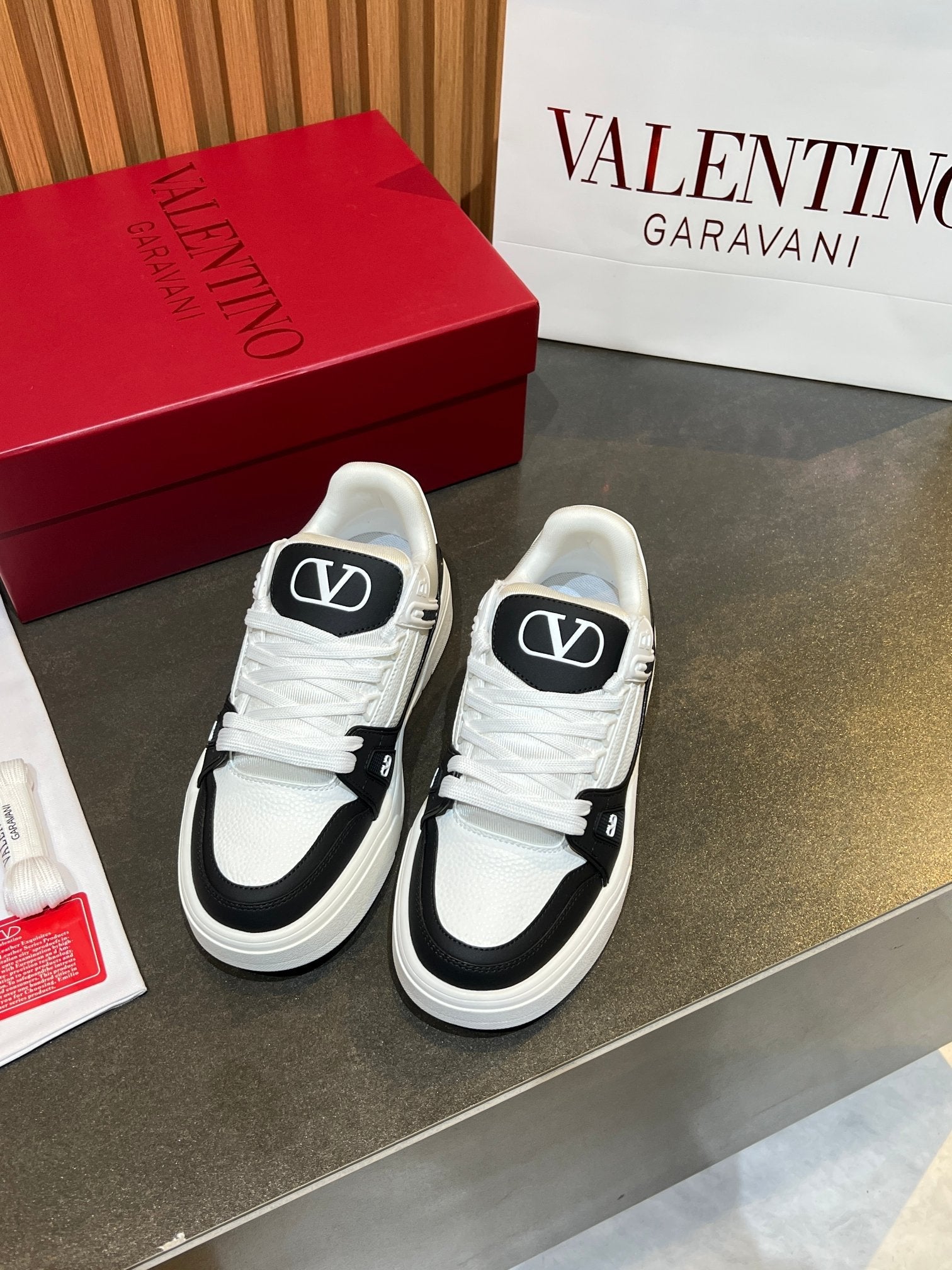 VT 25S Couple Sneakers Black White Calfskin 563120