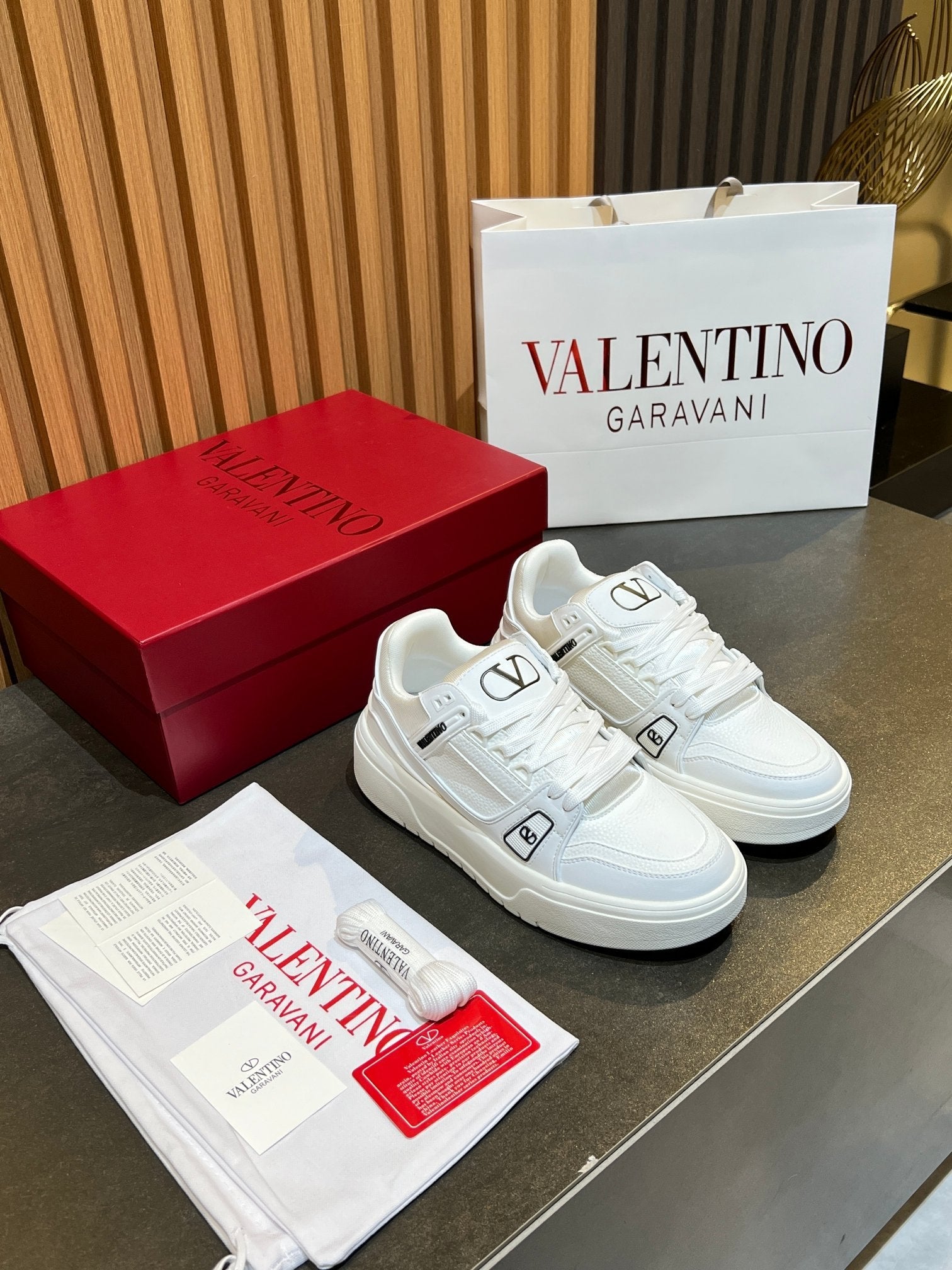 VT 25S Couple Sneakers White Calfskin 563122