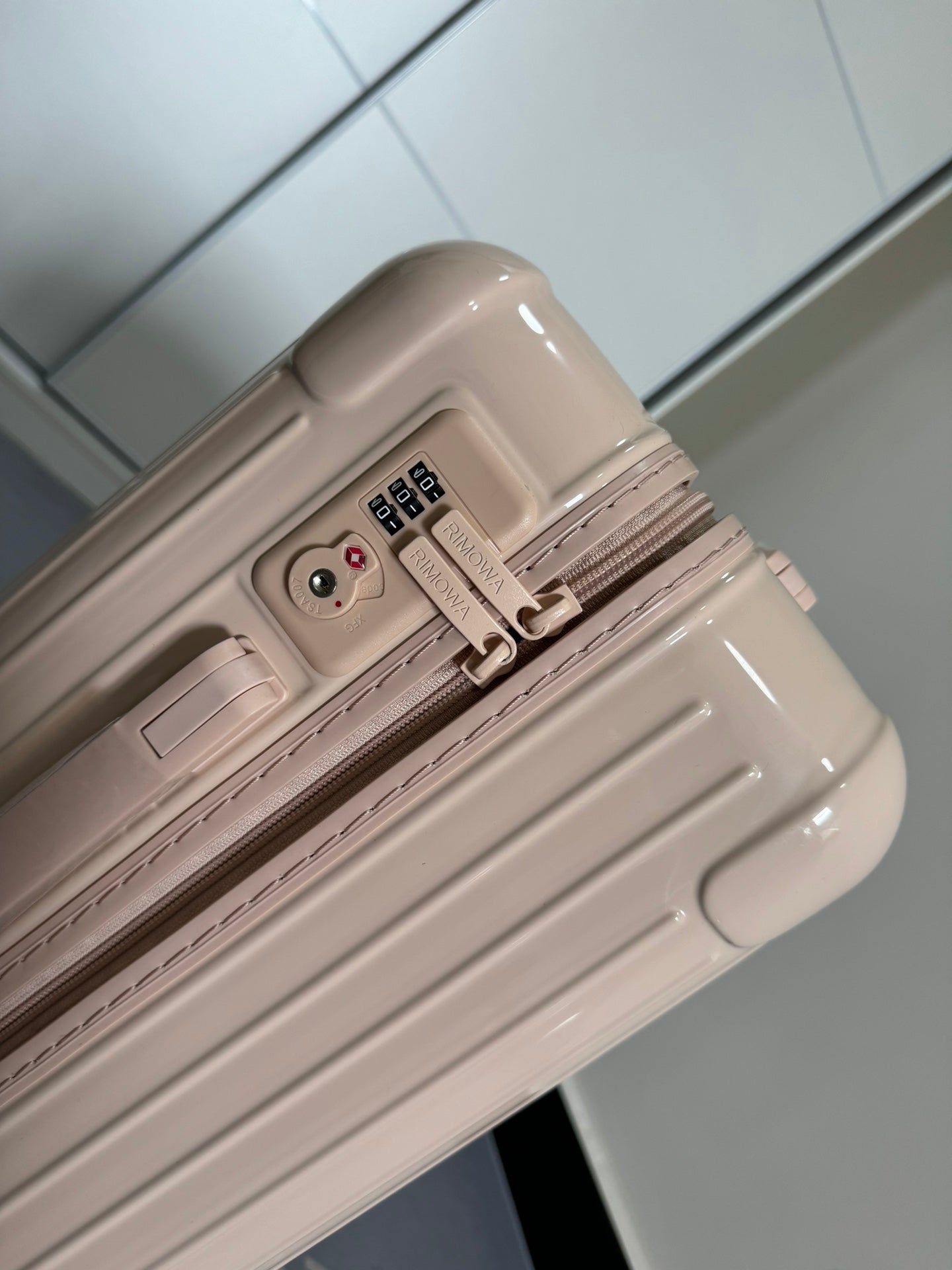 Rimowa 2025 Essential Suitcase Petal Pink Polycarbonate 274068