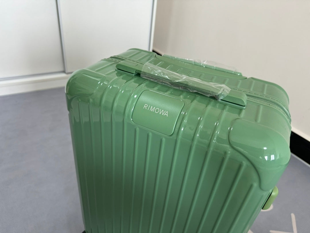 Rimowa 2025 Essential Suitcase Sage Green Polycarbonate 274081