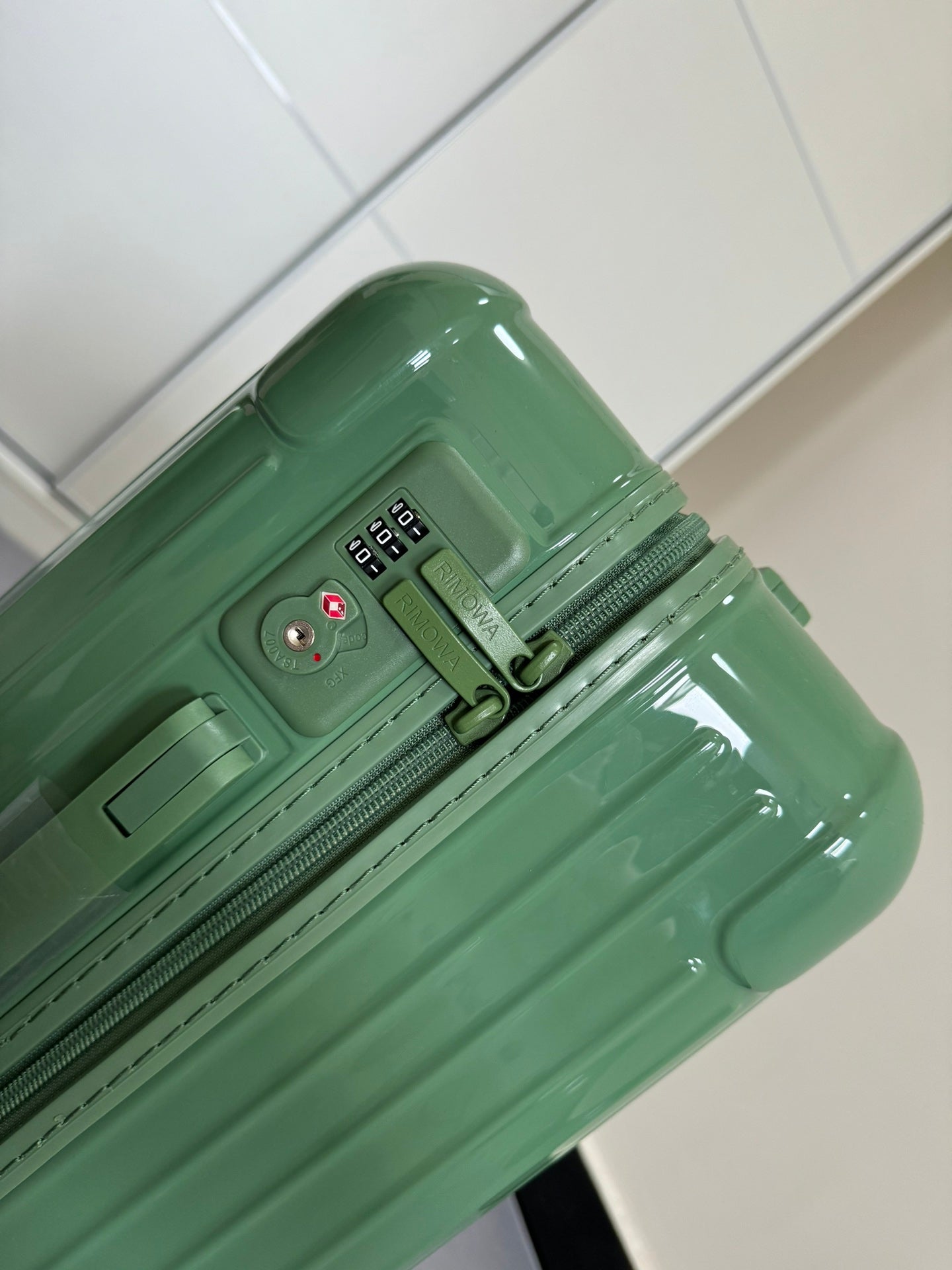 Rimowa 2025 Essential Suitcase Sage Green Polycarbonate 274081