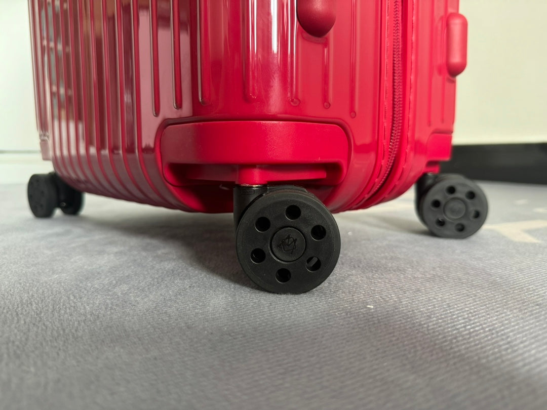 Rimowa 2025 Essential Suitcase Tree Rose Polycarbonate 274088