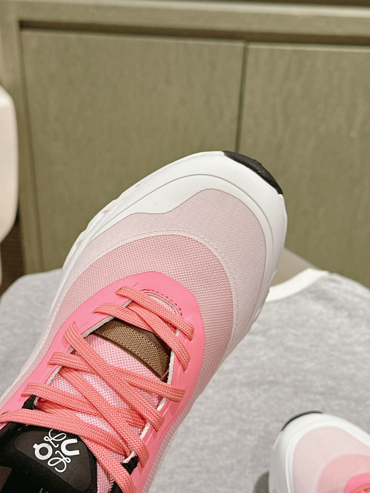 Loewe 2025  x Running Cloudtilt2.0 Sneaker White Pink Mesh Rubber 556020