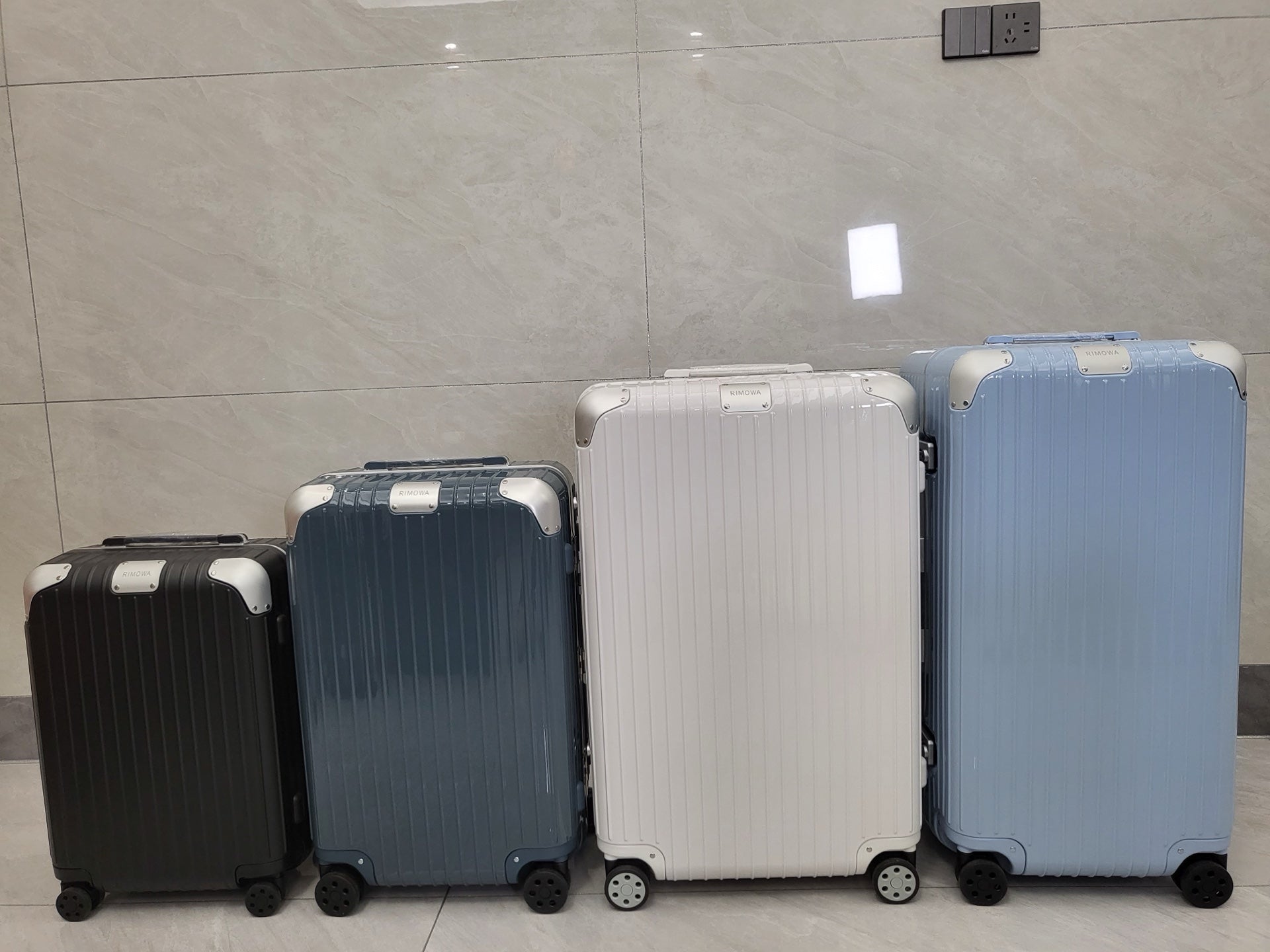 Rimowa 2025 Hybrid Suitcase Aluminum Polycarbonate 273794