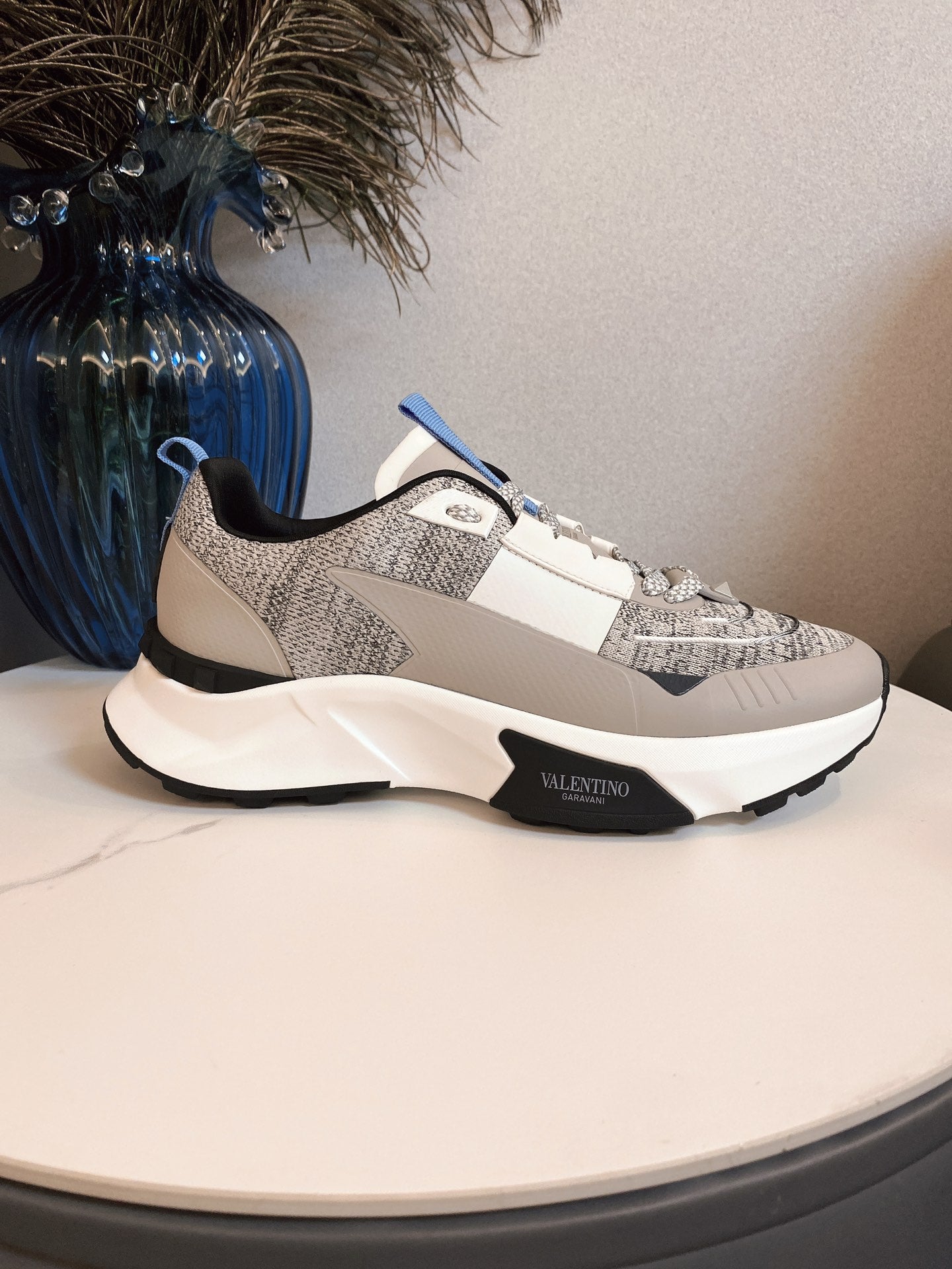 VT 25S Sneakers Gray White Calfskin 563471