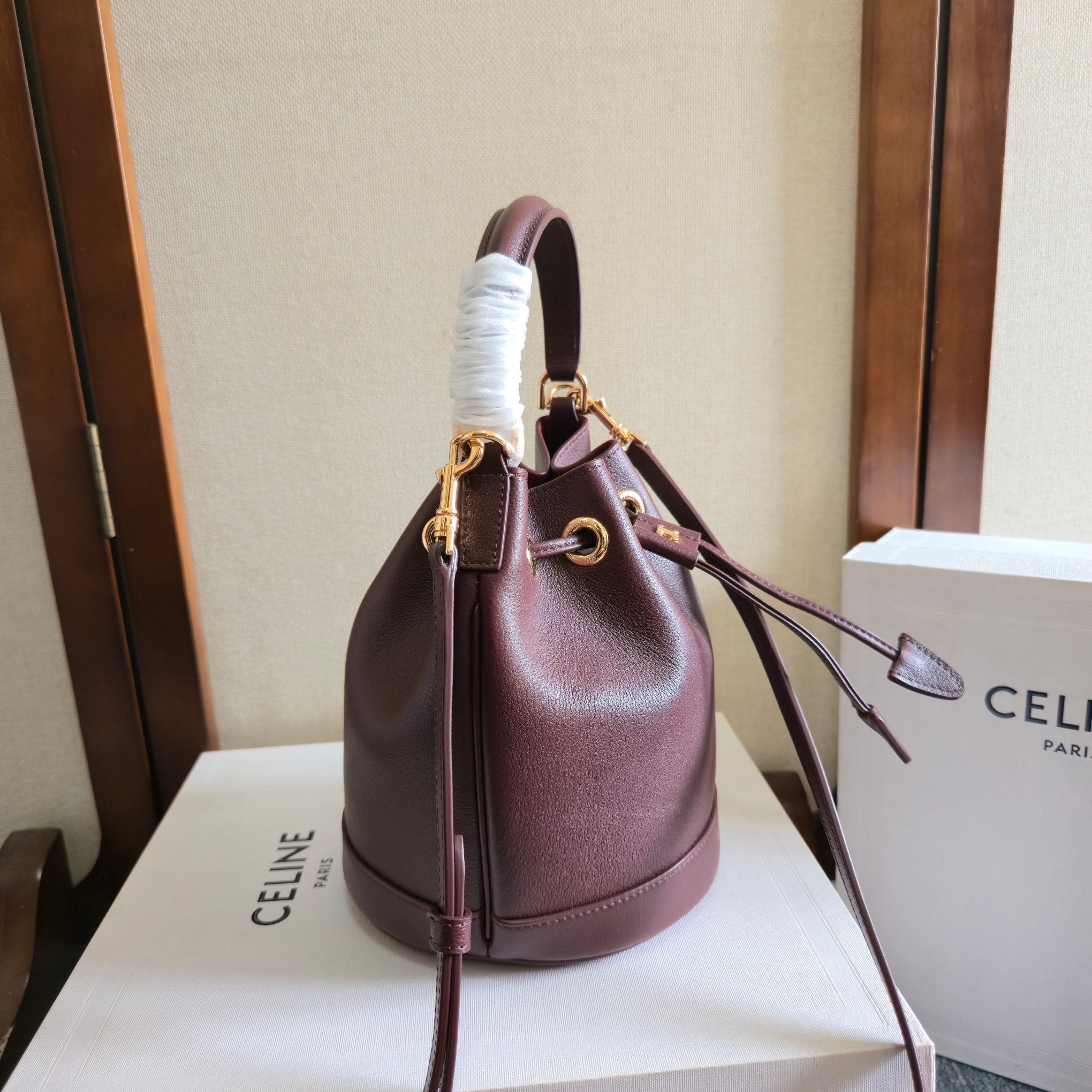 Celine 2025 Teen Clara Bucket Bag 19cm Burgundy Calfskin 276319