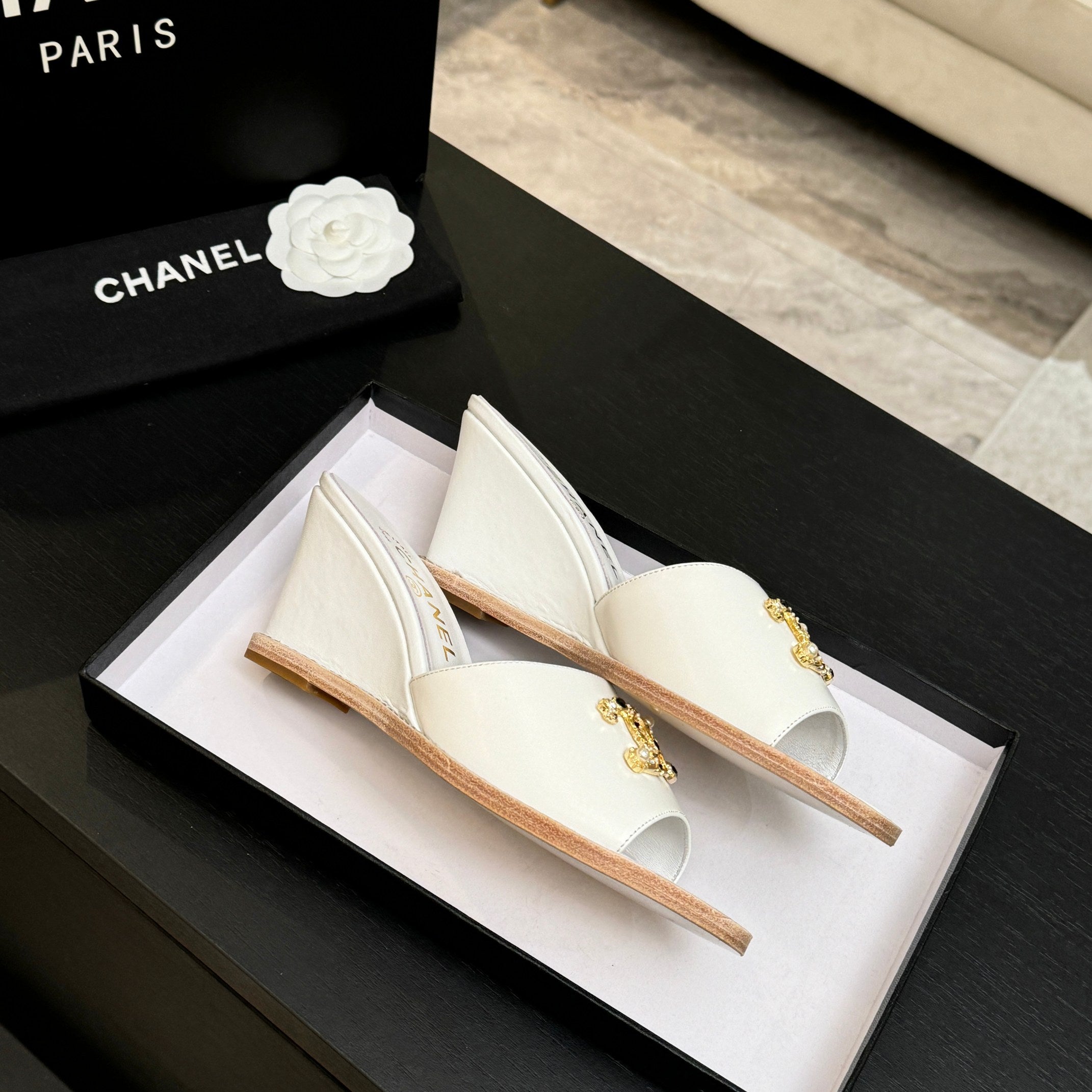 CC 2026 Wedge Sandals 65 White Lambskin Gold Black Logo 667763