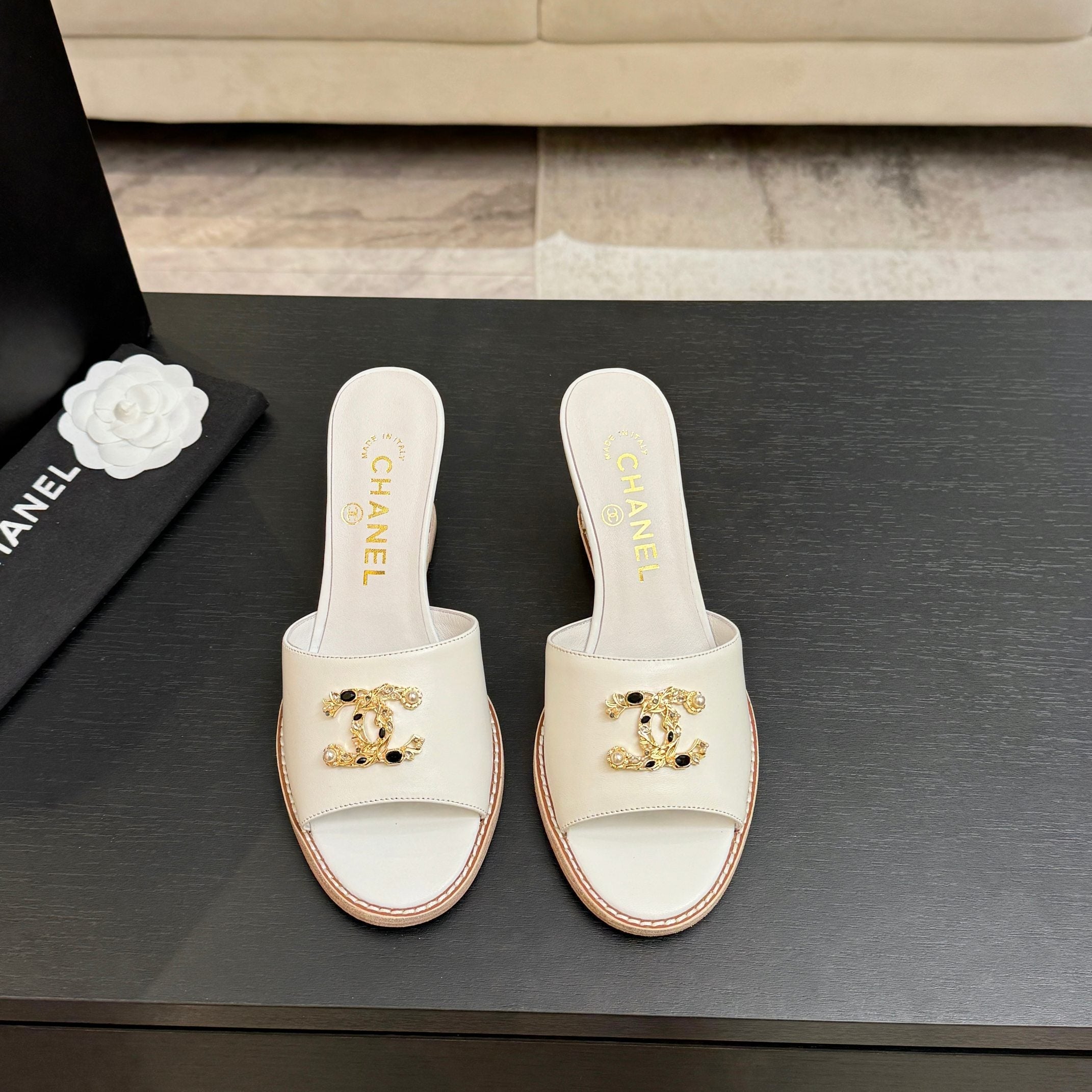 CC 2026 Wedge Sandals 65 White Lambskin Gold Black Logo 667763