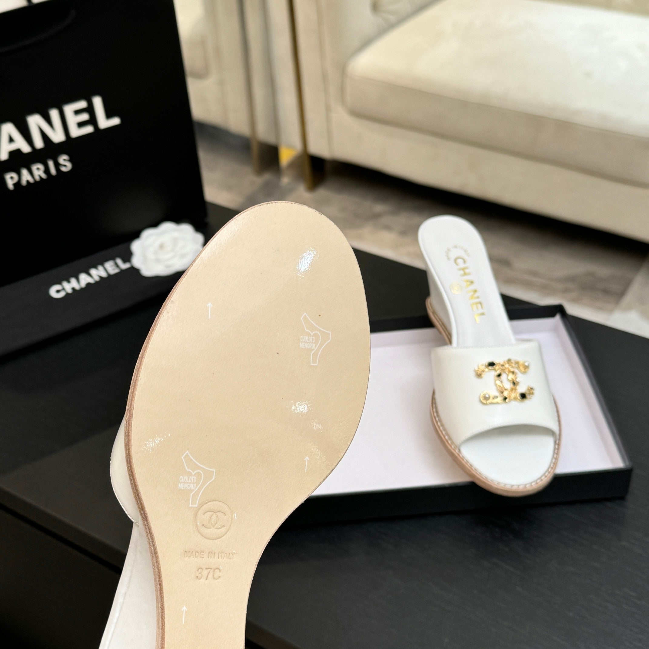CC 2026 Wedge Sandals 65 White Lambskin Gold Black Logo 667763