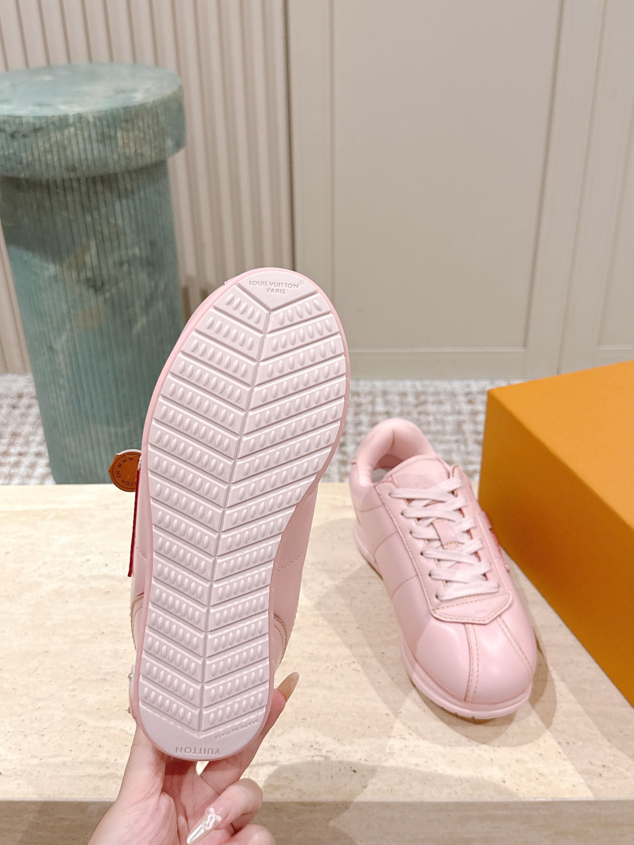 LV 25 Buttersoft Sneakers Pink Calfskin 576987