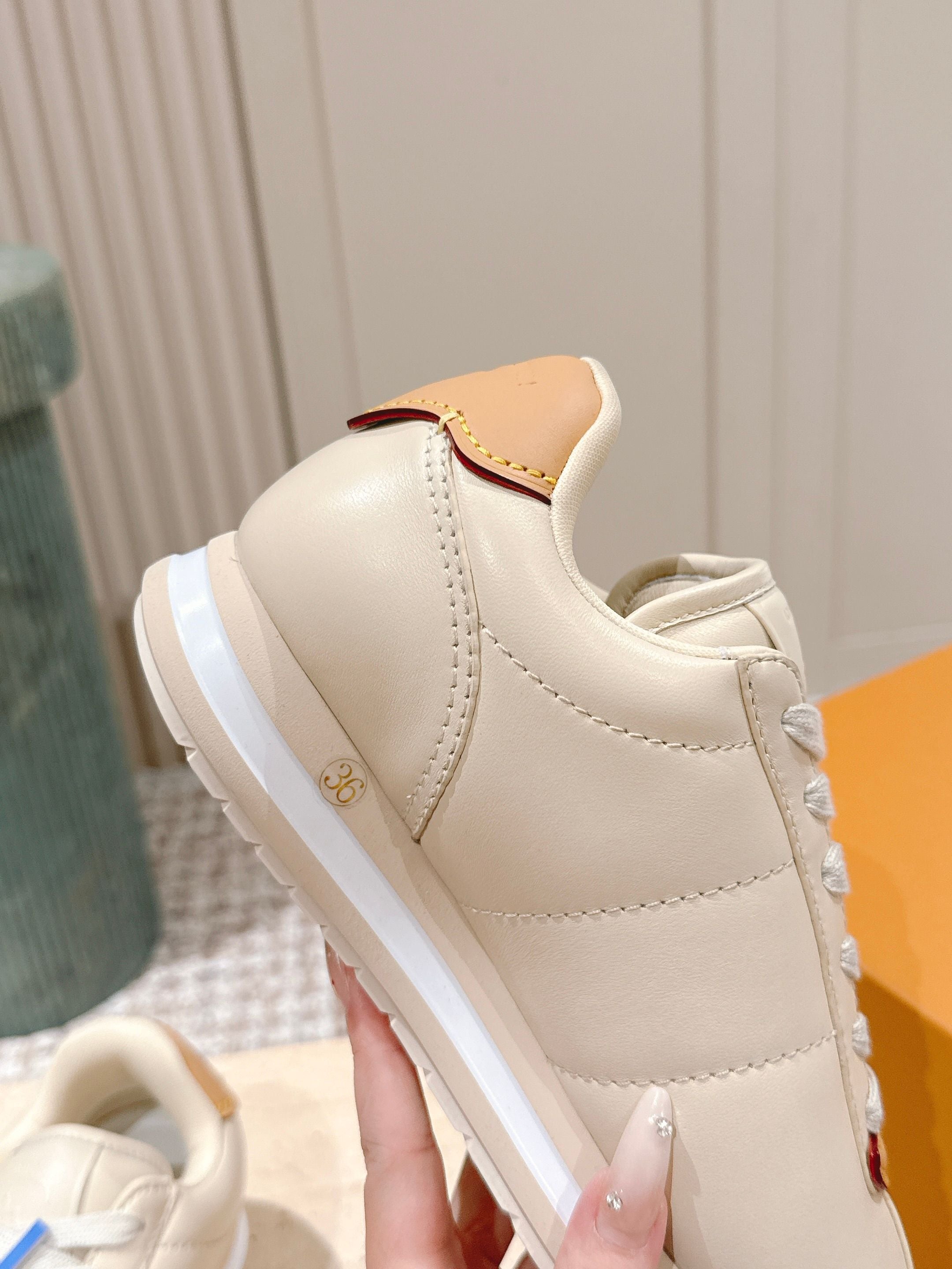 LV 25 Buttersoft Sneakers Cream Calfskin 576991
