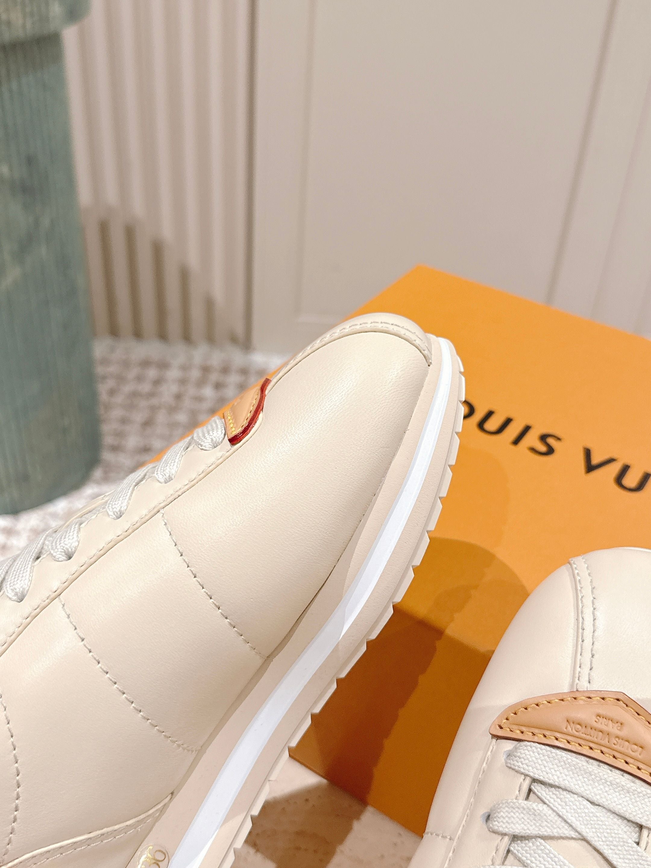 LV 25 Buttersoft Sneakers Cream Calfskin 576991