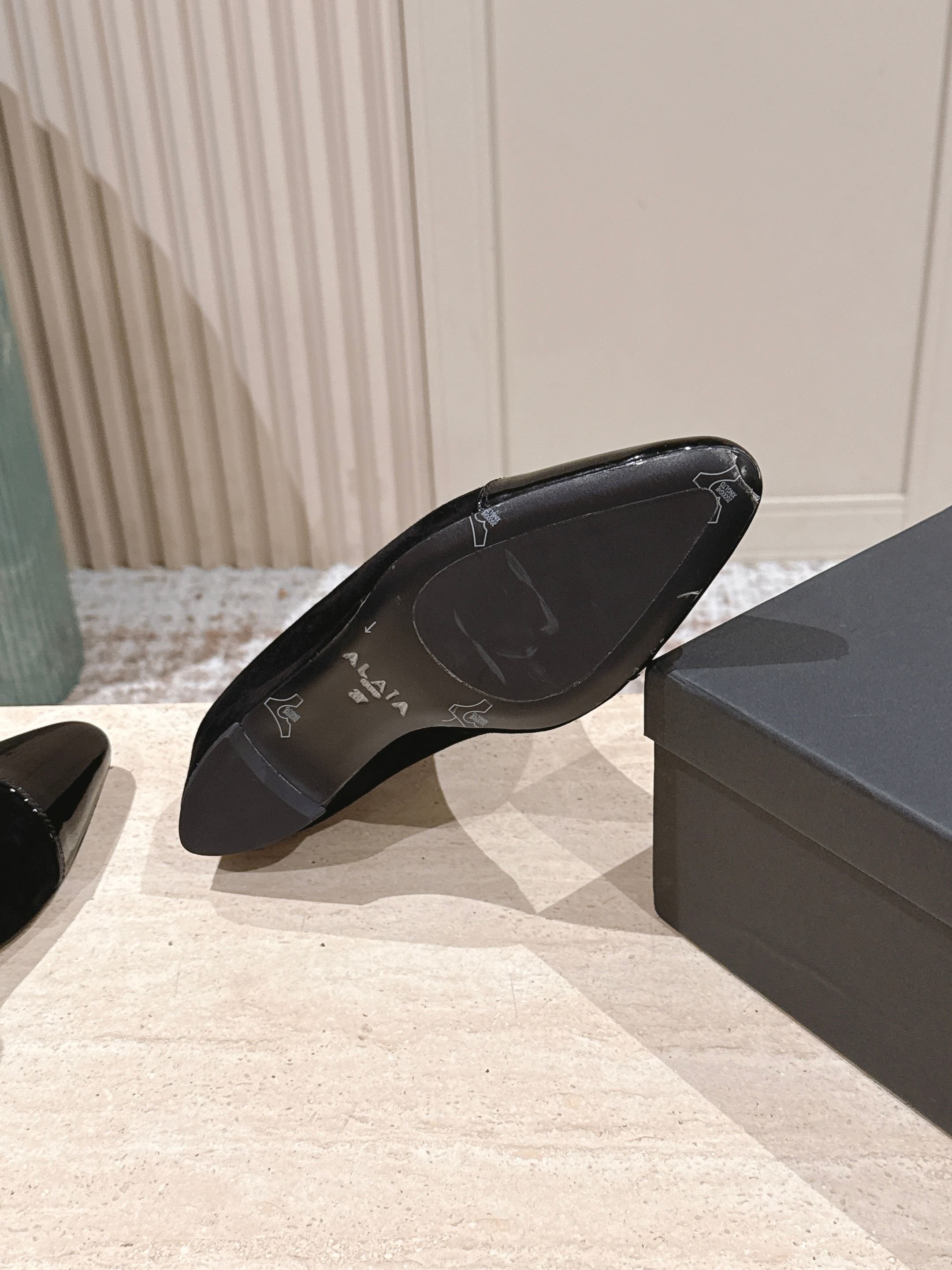 Alaia 2025 Ankle Boot With Patent Leather Cap Toe Black Suede 556086