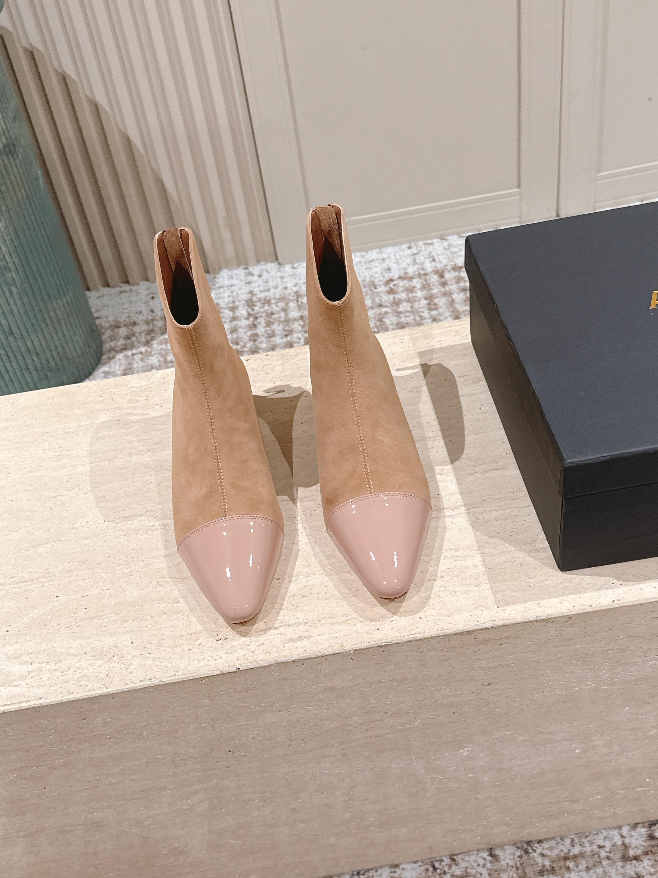 Alaia 2025 Ankle Boot With Patent Leather Cap Toe Tan Nude Suede 556087