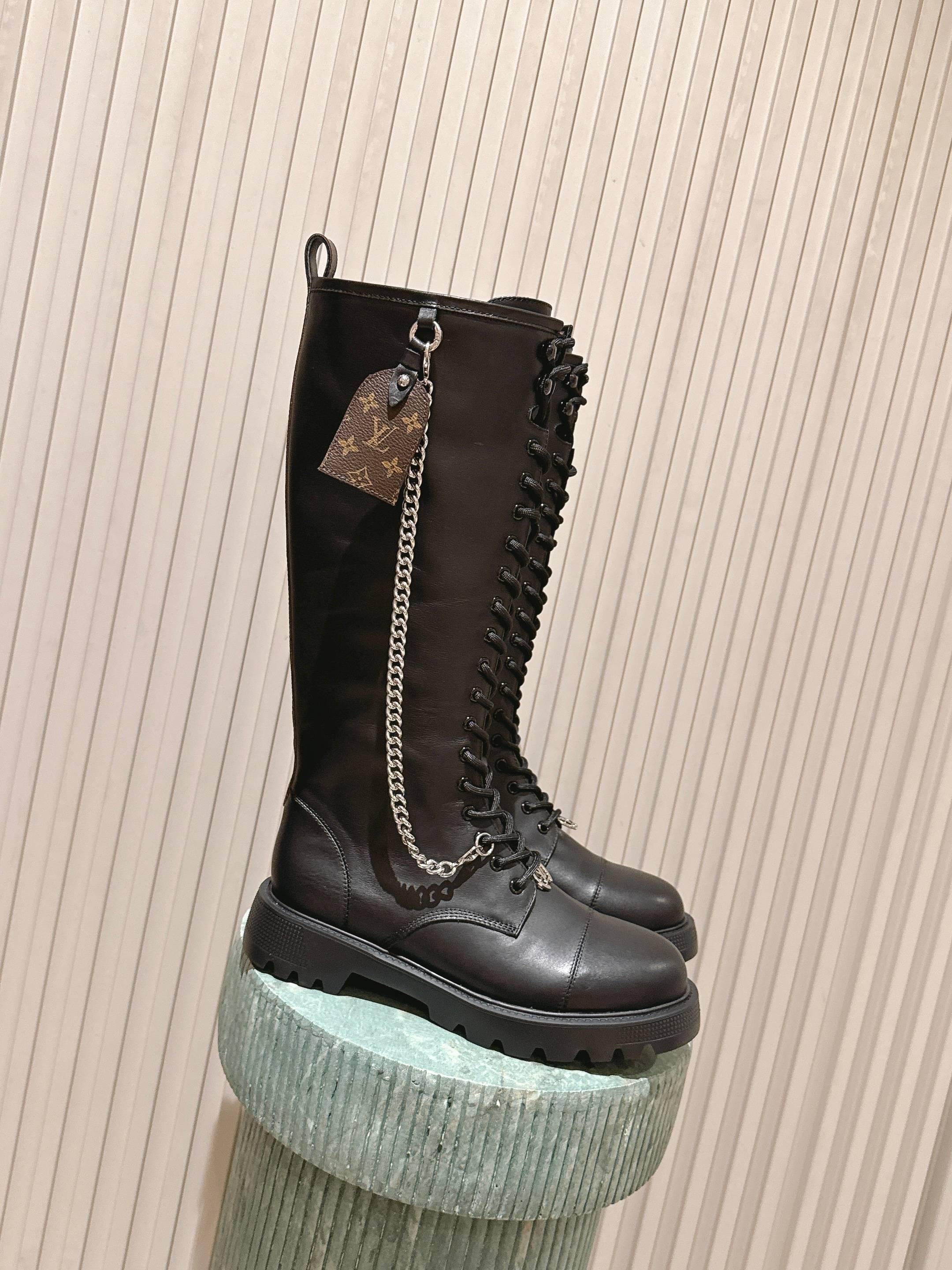LV 25 Martin Boots Black Cowhide 576913