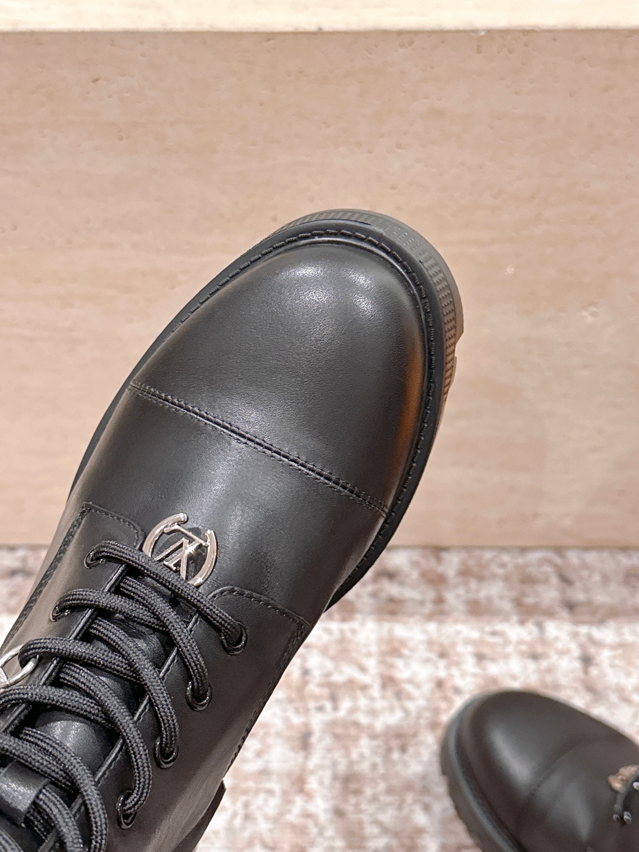 LV 25 Martin Boots Black Cowhide 576913