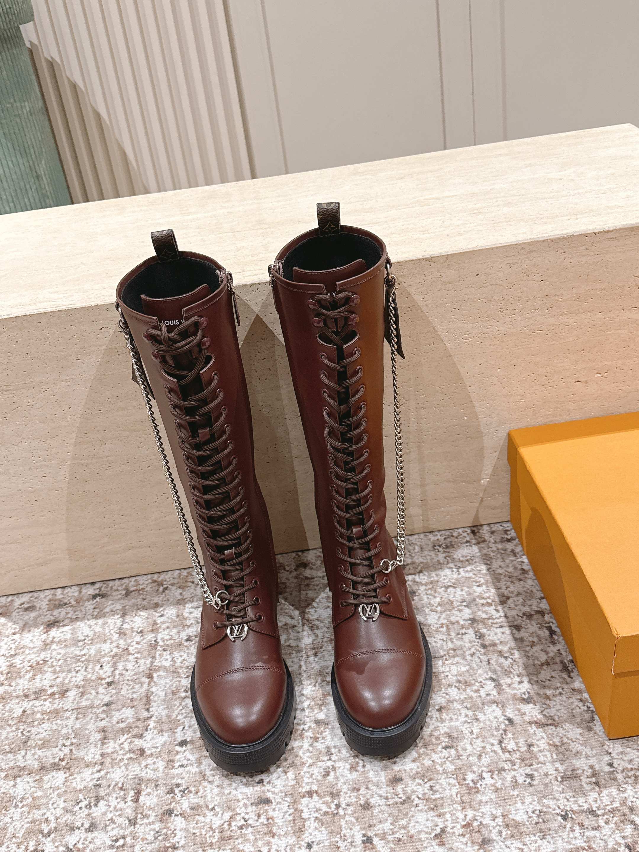 LV 25 Martin Boots Brown Cowhide 576914