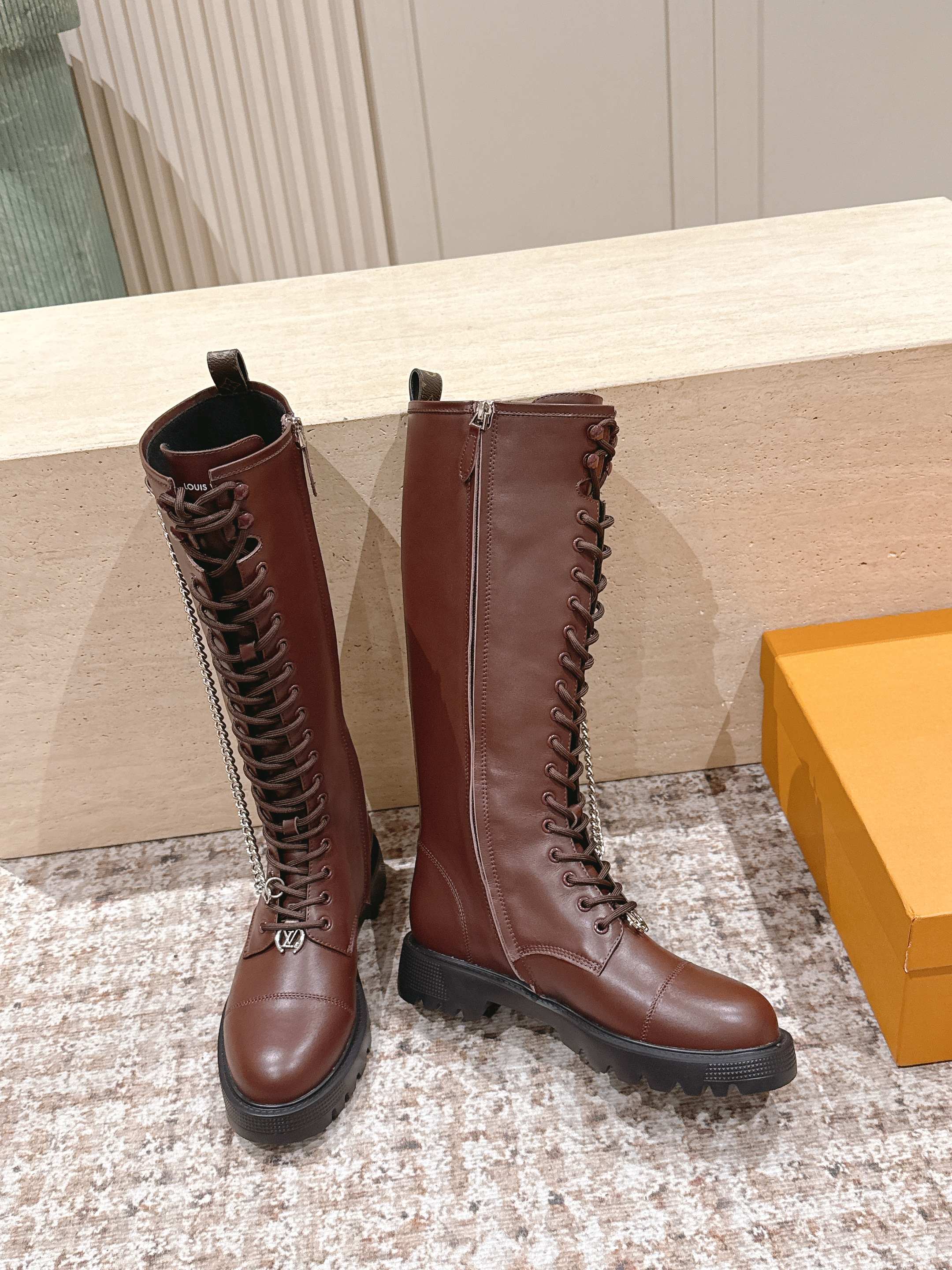 LV 25 Martin Boots Brown Cowhide 576914