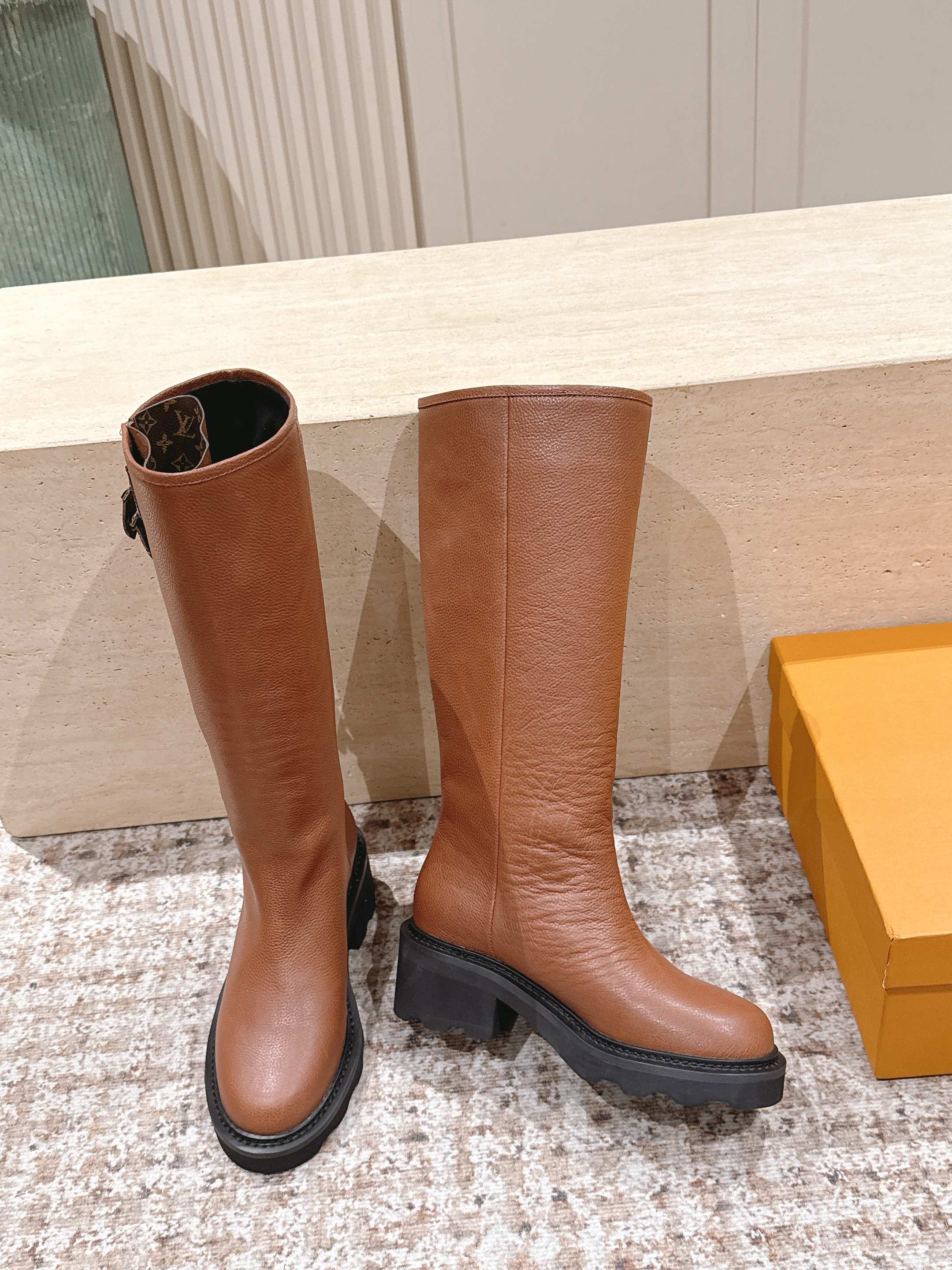 LV 25 Martin Boots Tan Brown Cowhide 576916