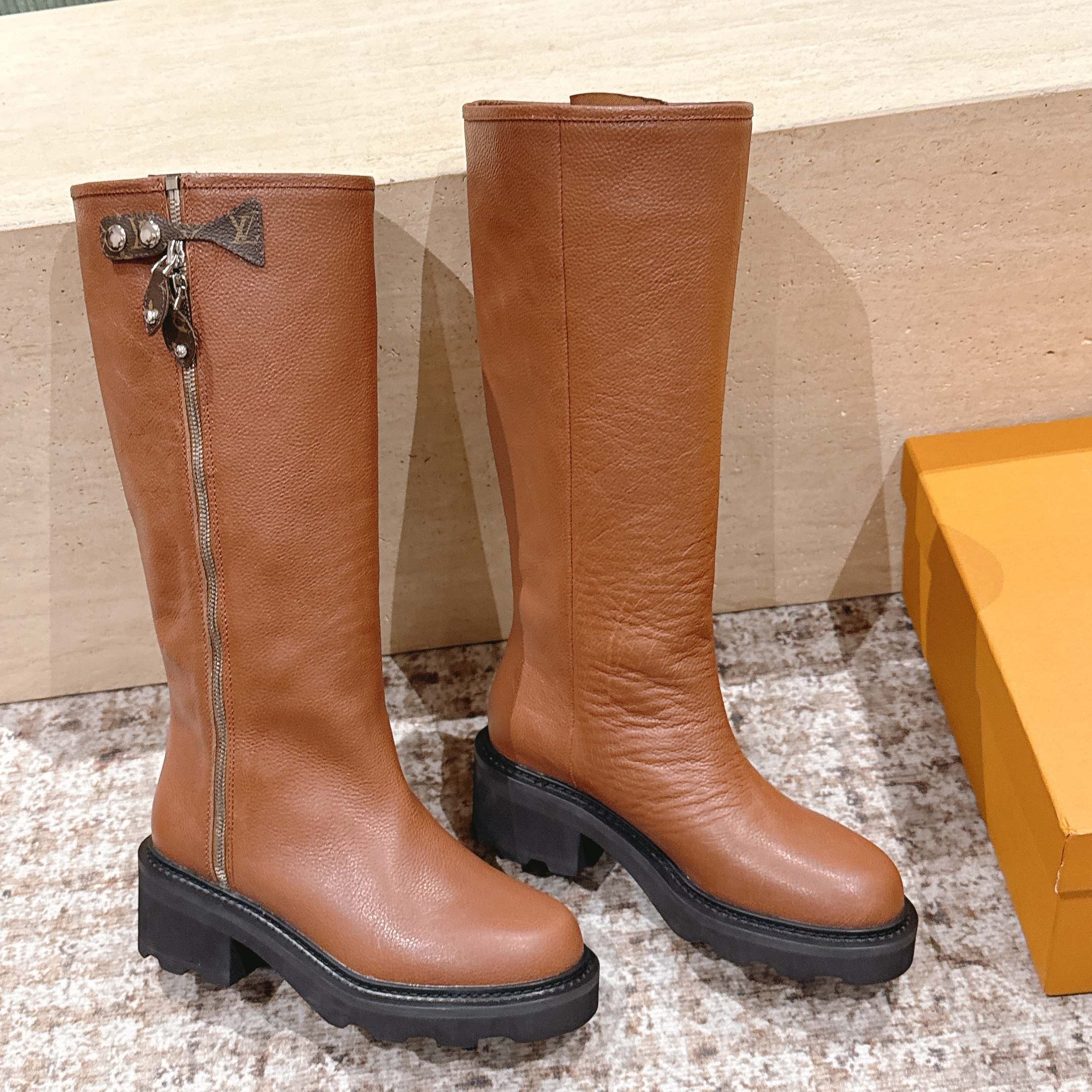 LV 25 Martin Boots Tan Brown Cowhide 576916