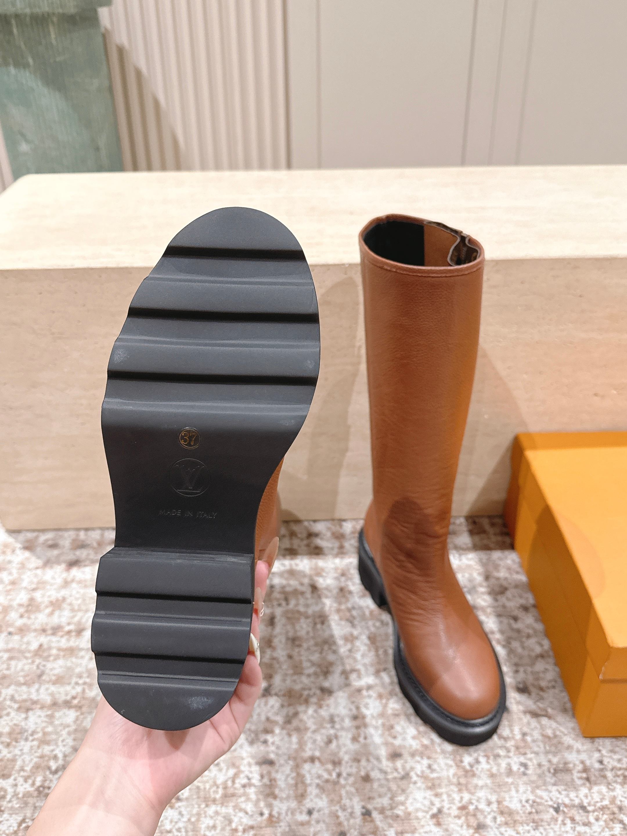 LV 25 Martin Boots Tan Brown Cowhide 576916