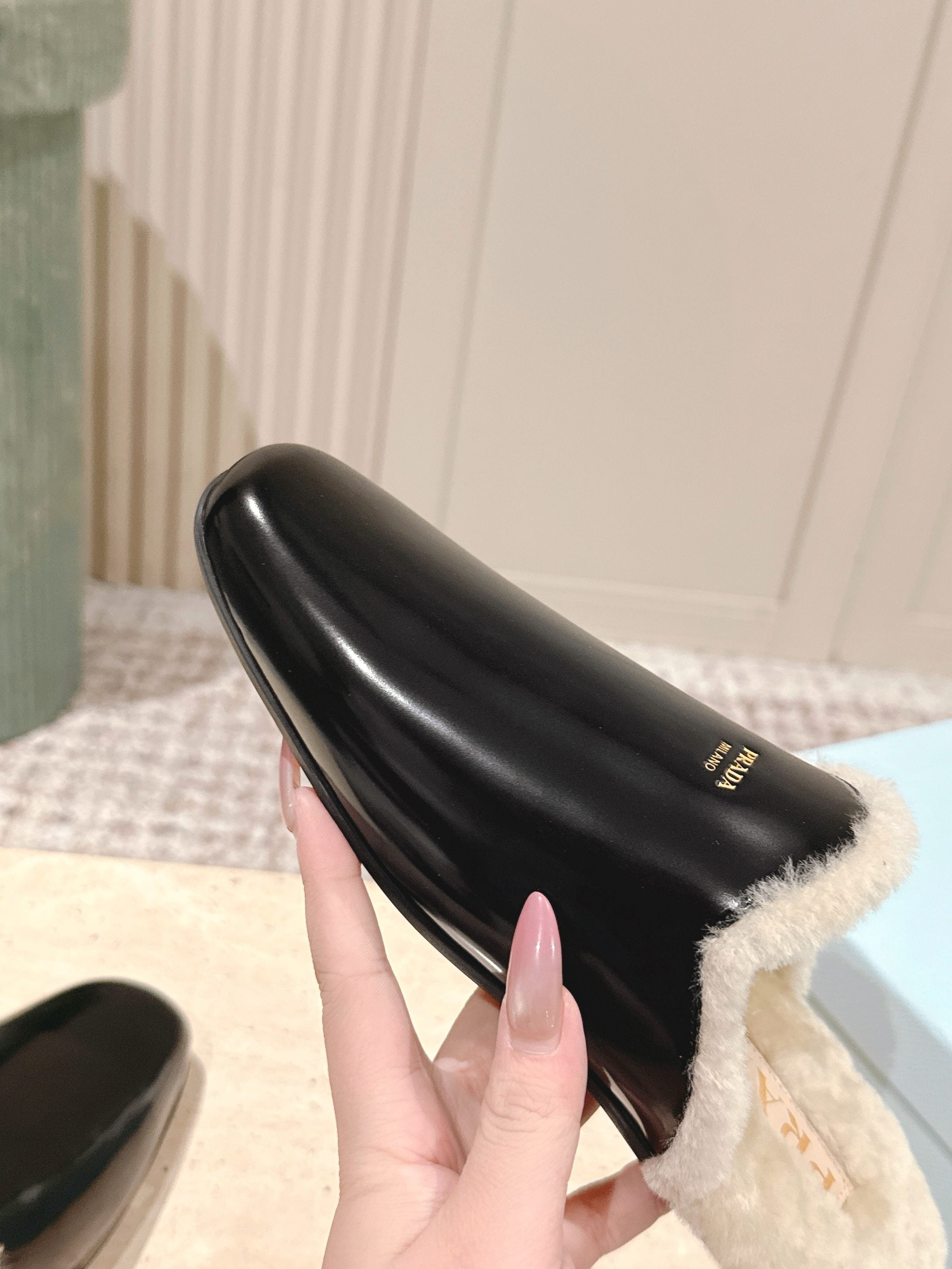 Pra 2025 Mule Black Beige Cowhide Wool 556281