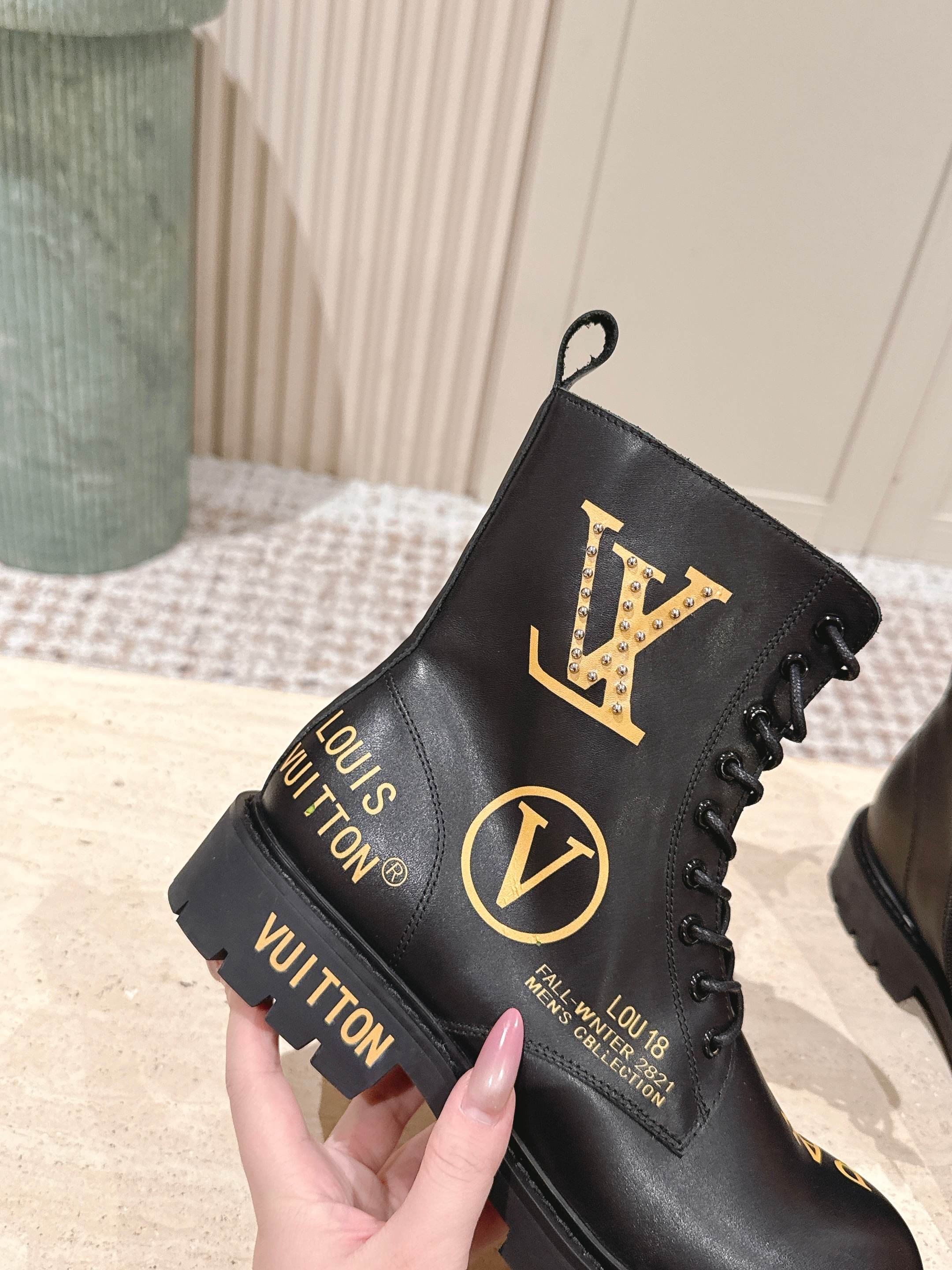 LV 25 Short Boots Black Cowhide 576921