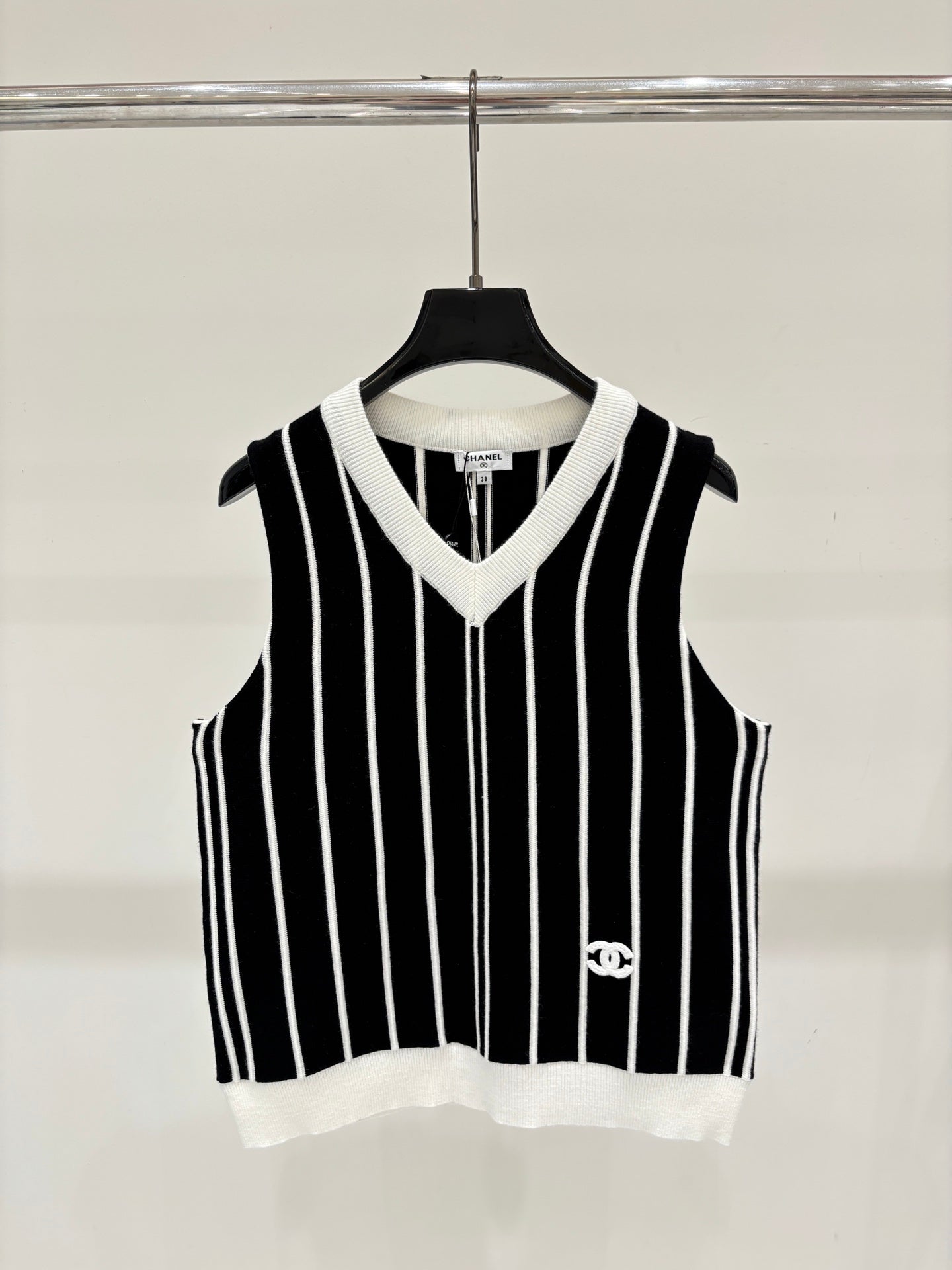 Chanel 2026 V-neck Color Block Logo Double C Stripe Vest Wool 413804
