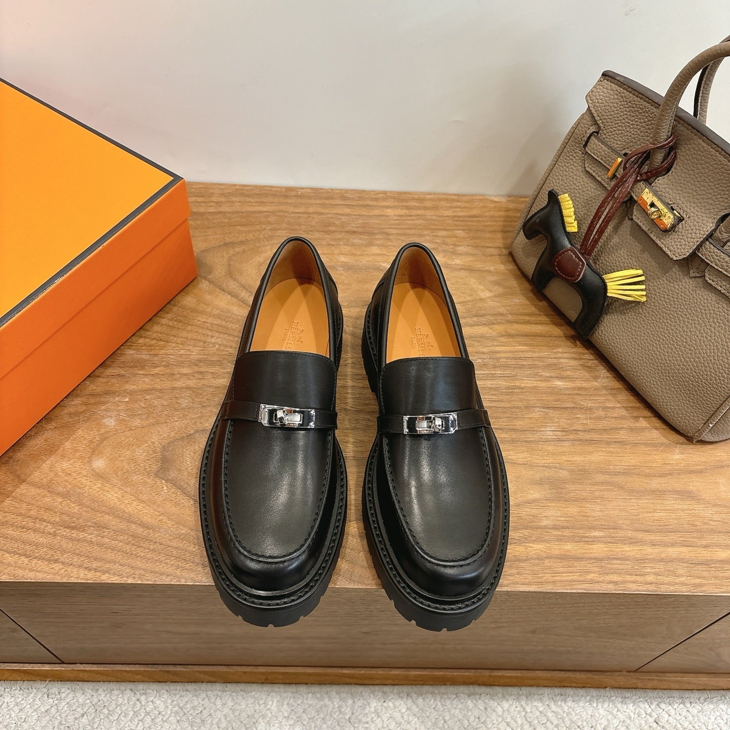 HM 26ss Loafers Black Calfskin Sliver Buckle 638428