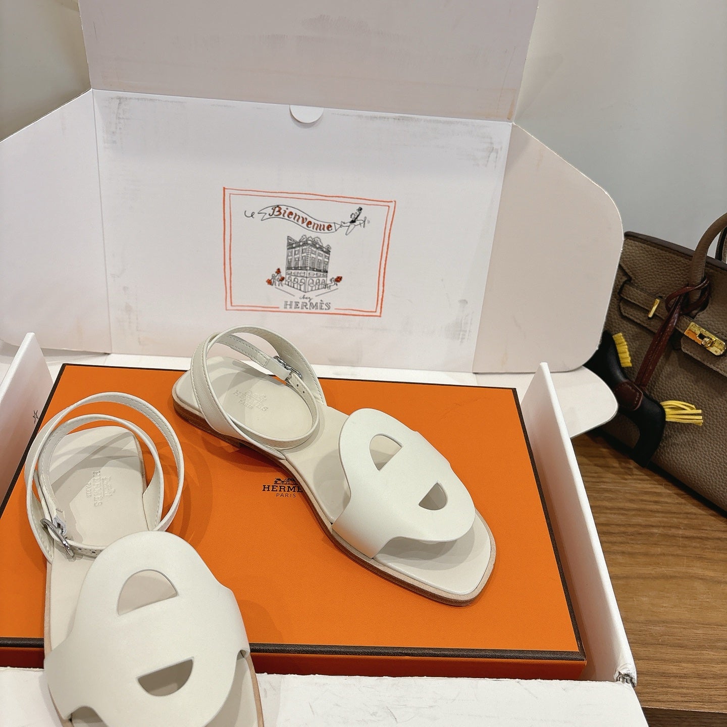 HM 26ss Flat Sandal White Calfskin 638414