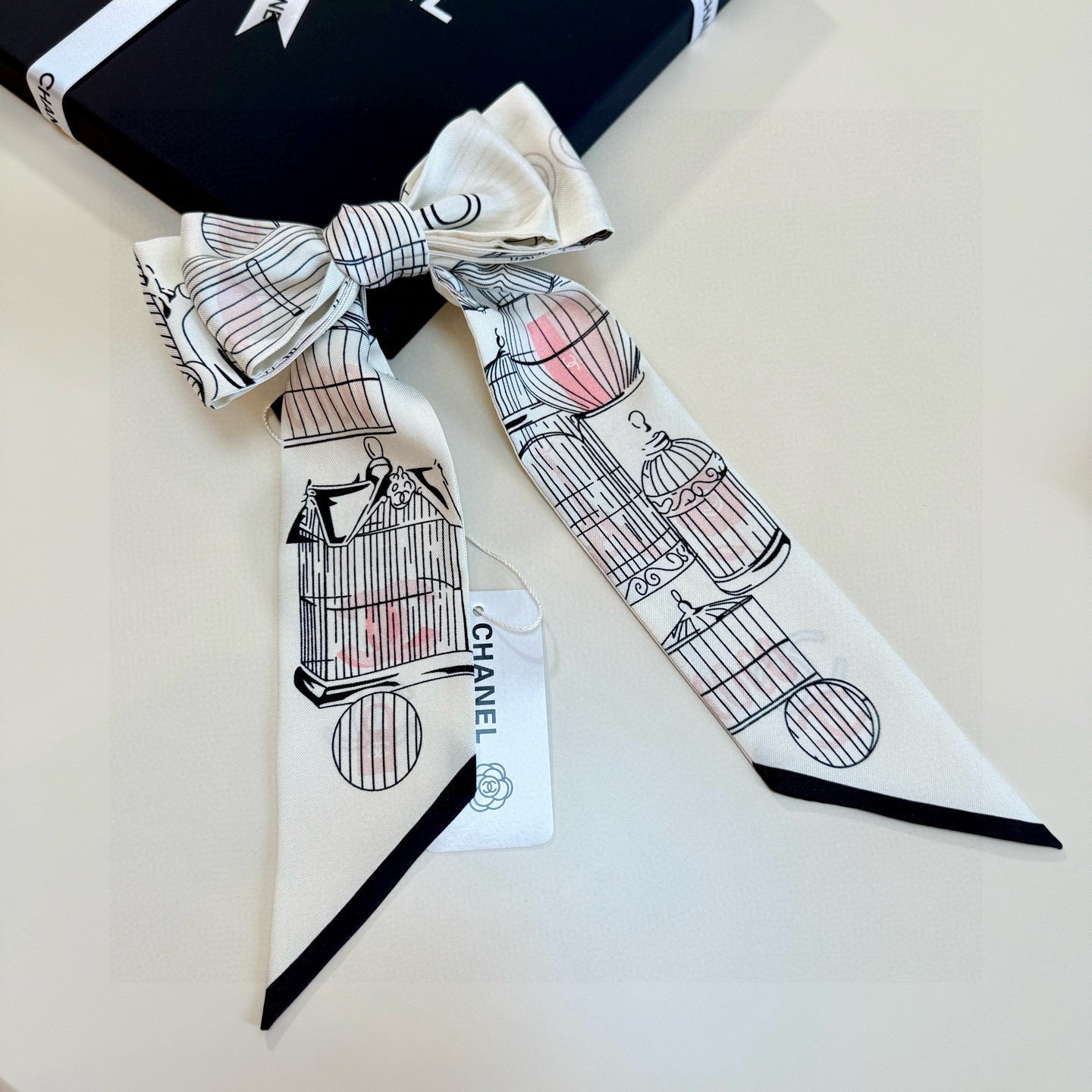 CC  Twilly Mini Scarf 120cm White Mulberry Silk 929777