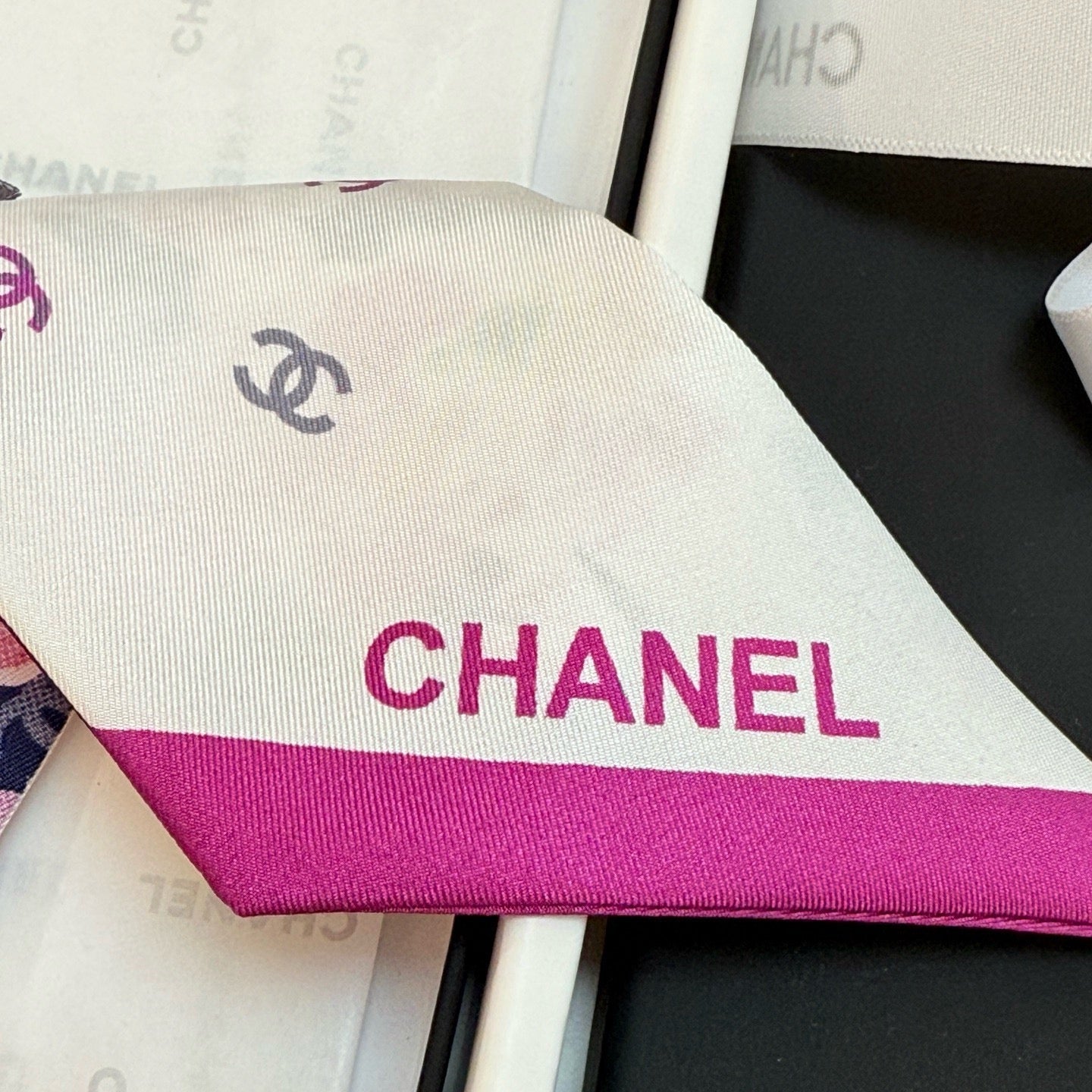 CC  Twilly Mini Star 120cm Purple Mulberry Silk 943526