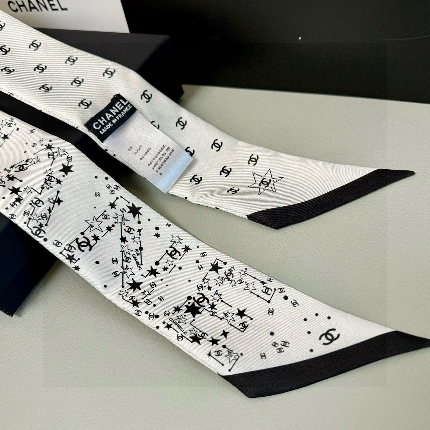 CC  Twilly Mini Star Scarf 120cm White Mulberry Silk 945723