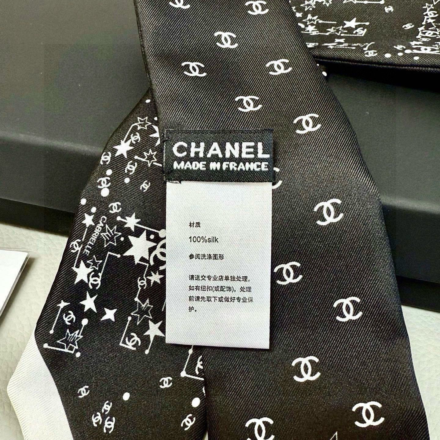 CC  Twilly Mini Star Scarf 120cm Black Mulberry Silk 945724