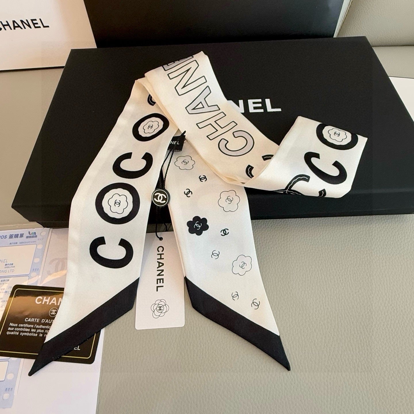 CC  Twilly Mini Scarf 120cm White Mulberry Silk 949095