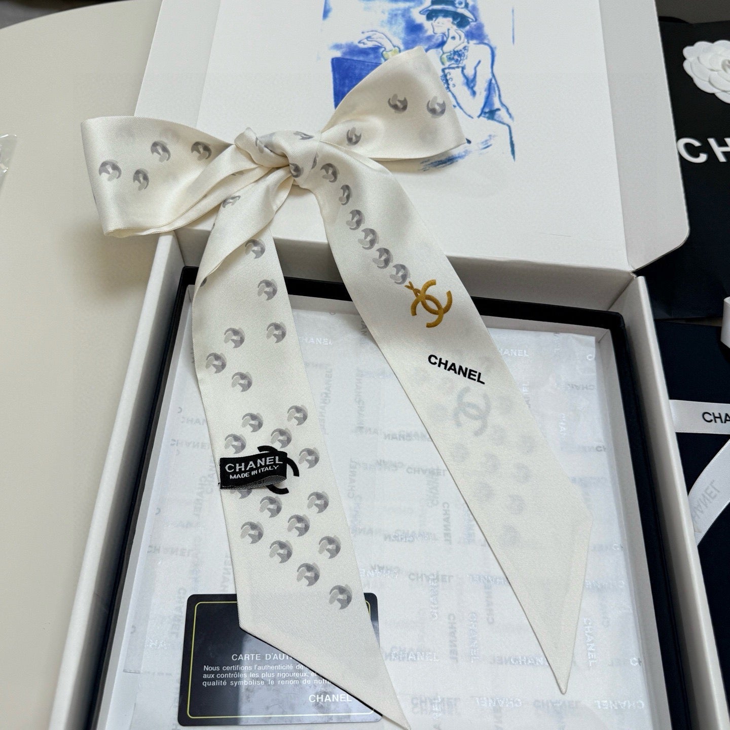 CC  Twilly Mini Scarf 120cm White Mulberry Silk 949112