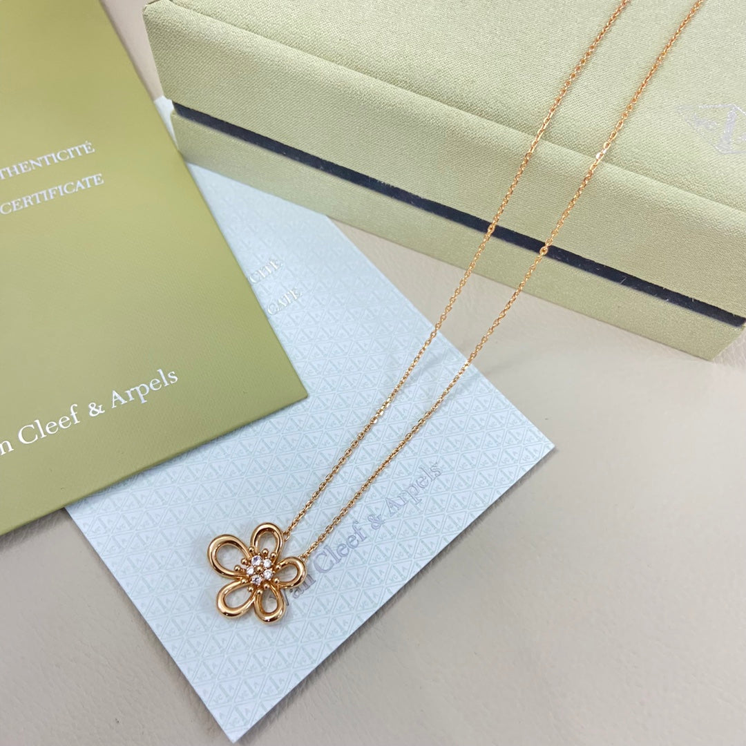 VCA Flower Necklace Pendant 5 Diamond