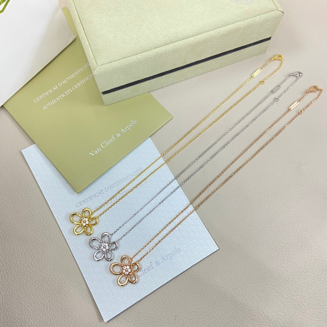 VCA Flower Necklace Pendant 5 Diamond