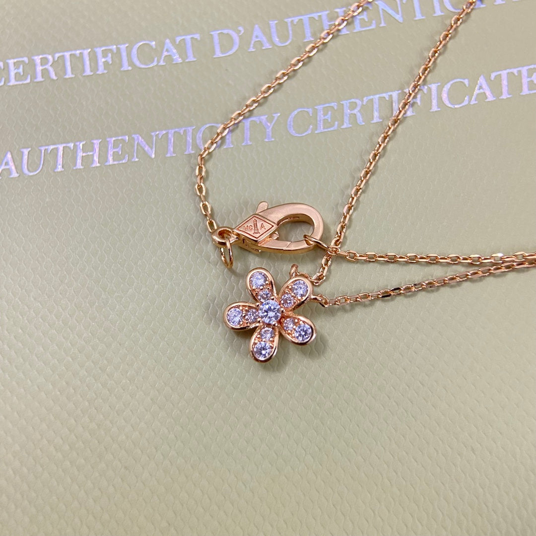 VCA Flower 1 Motifs Diamond Necklace