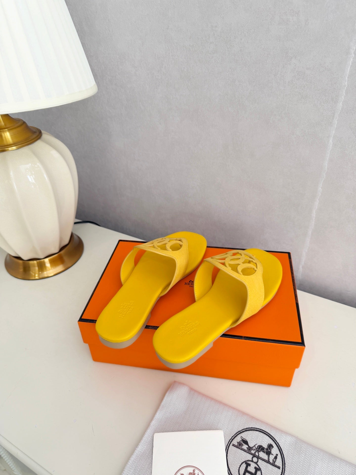 HM 26ss Pig-Nose Slipper Yellow Leather 605905