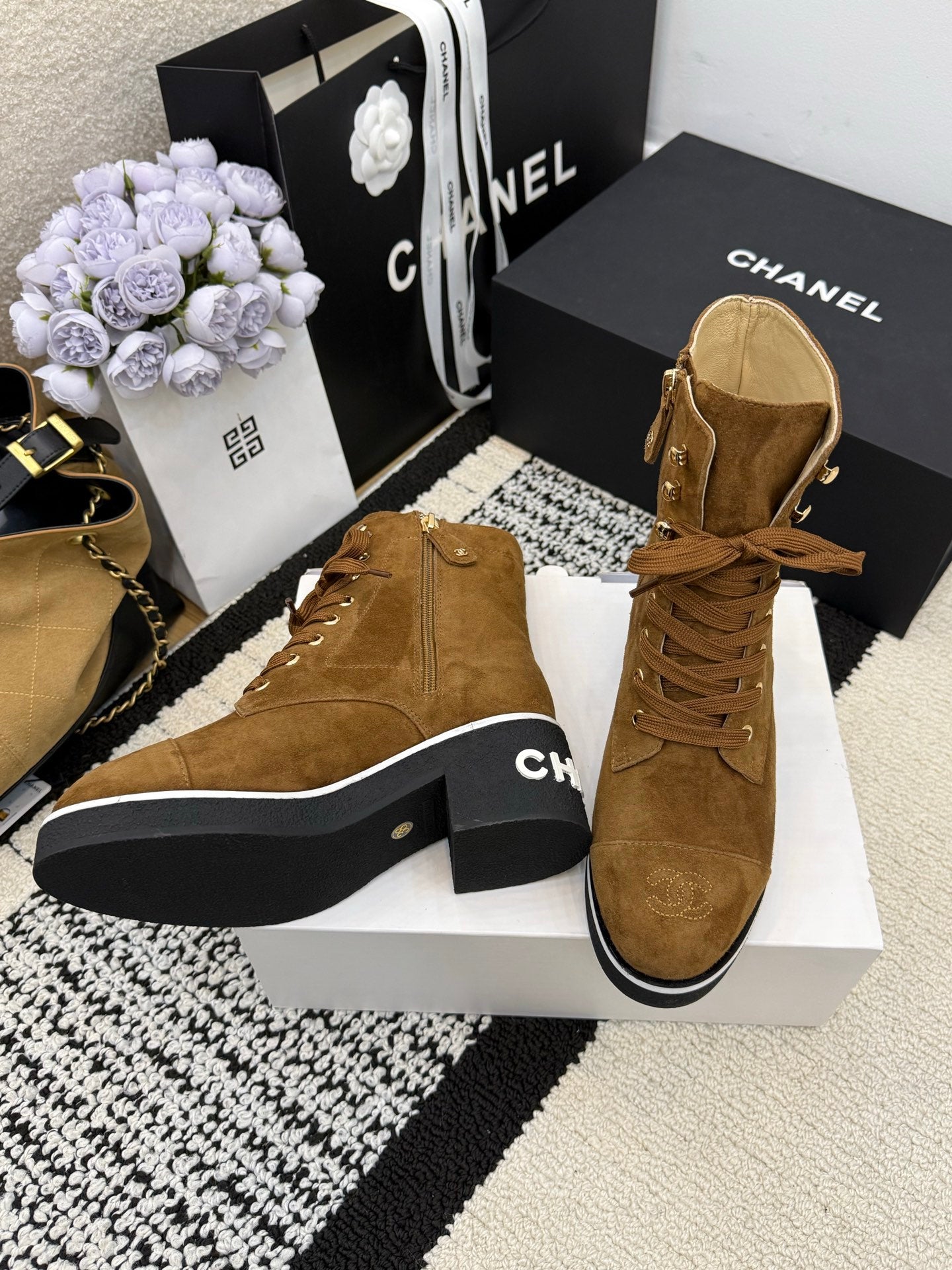 CC 26 Combat Boot Tan Black Suede 588798