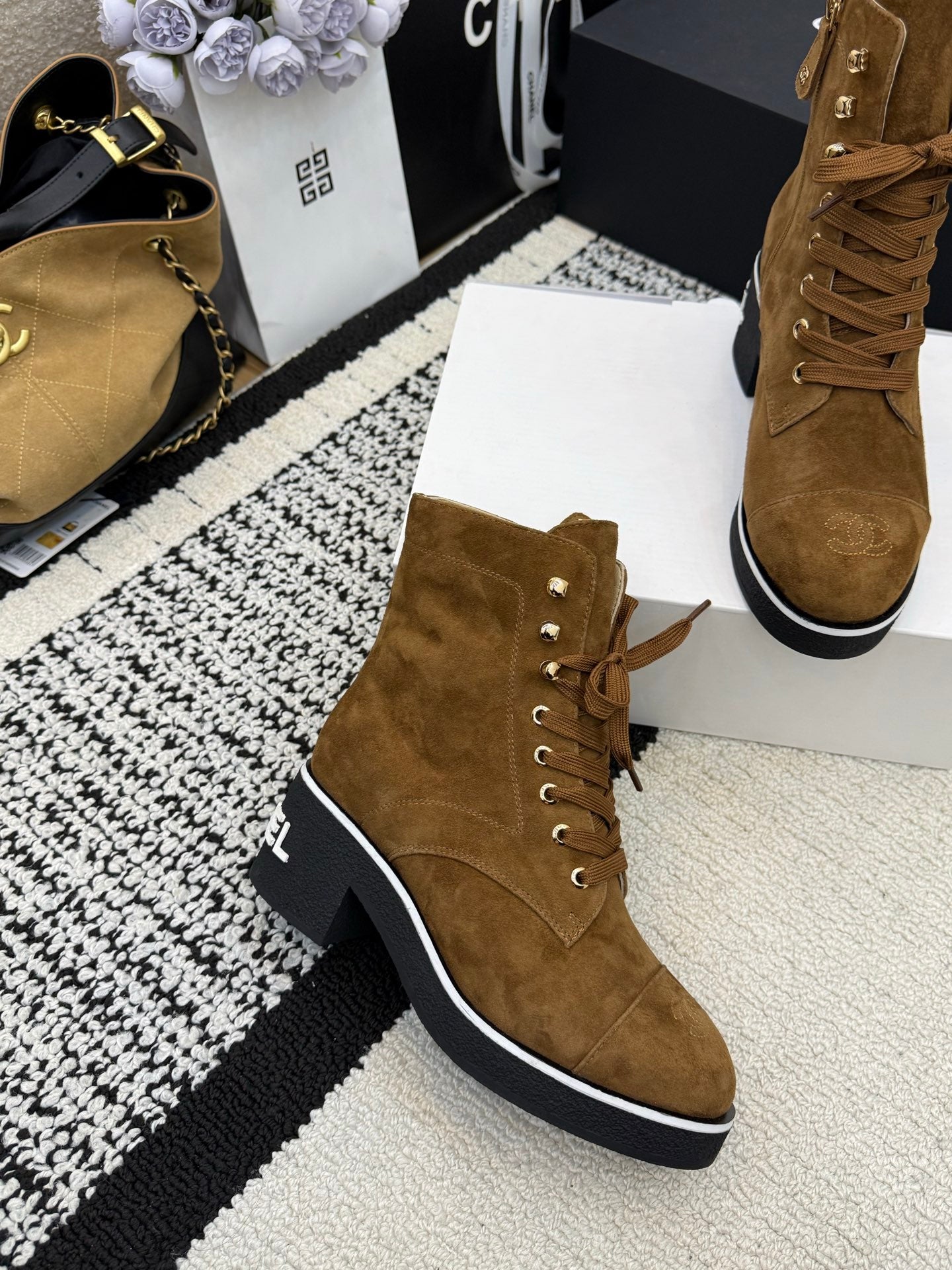 CC 26 Combat Boot Tan Black Suede 588798