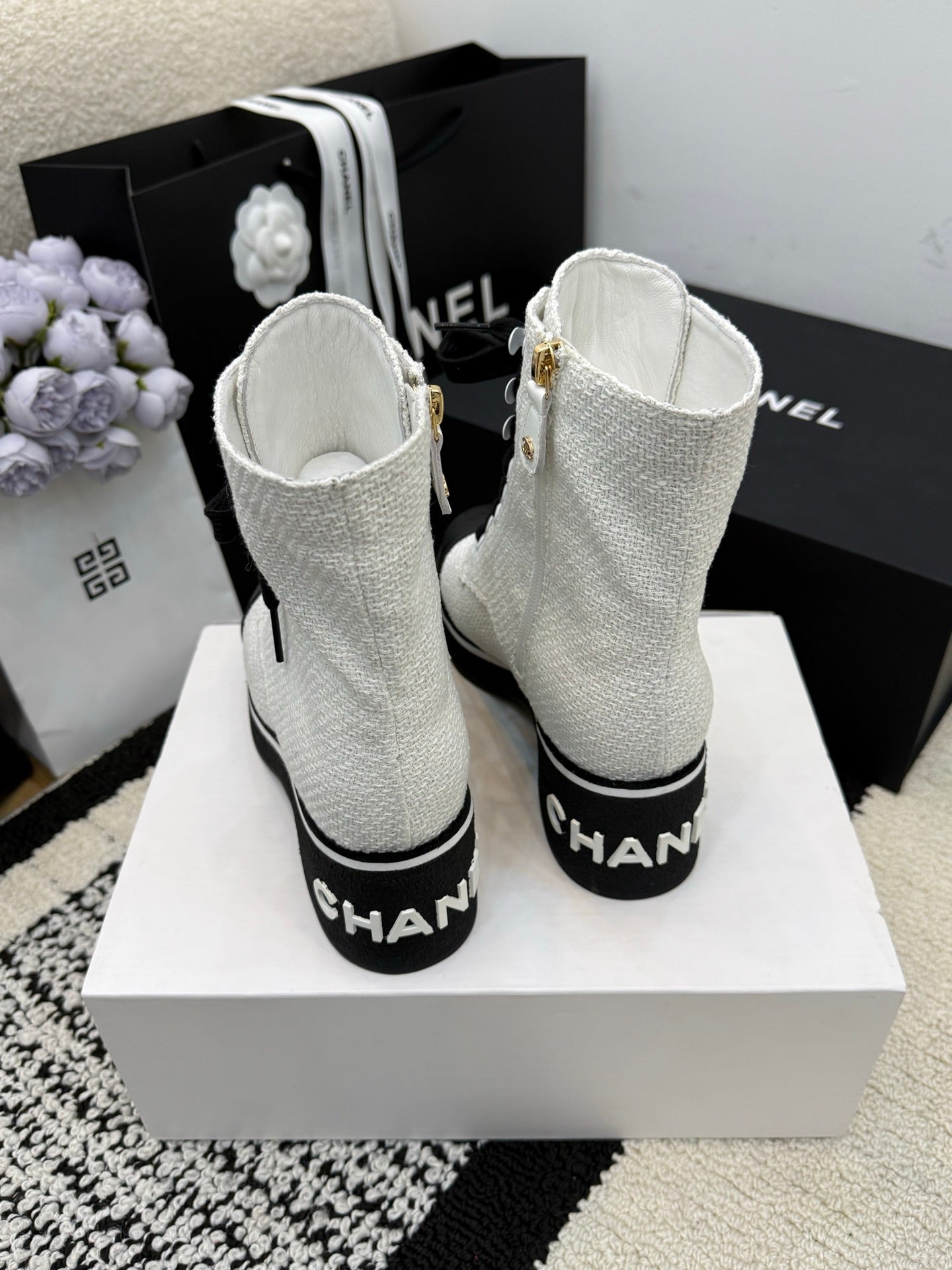 CC 26 Combat Boot White Black Tweed Leather 588800